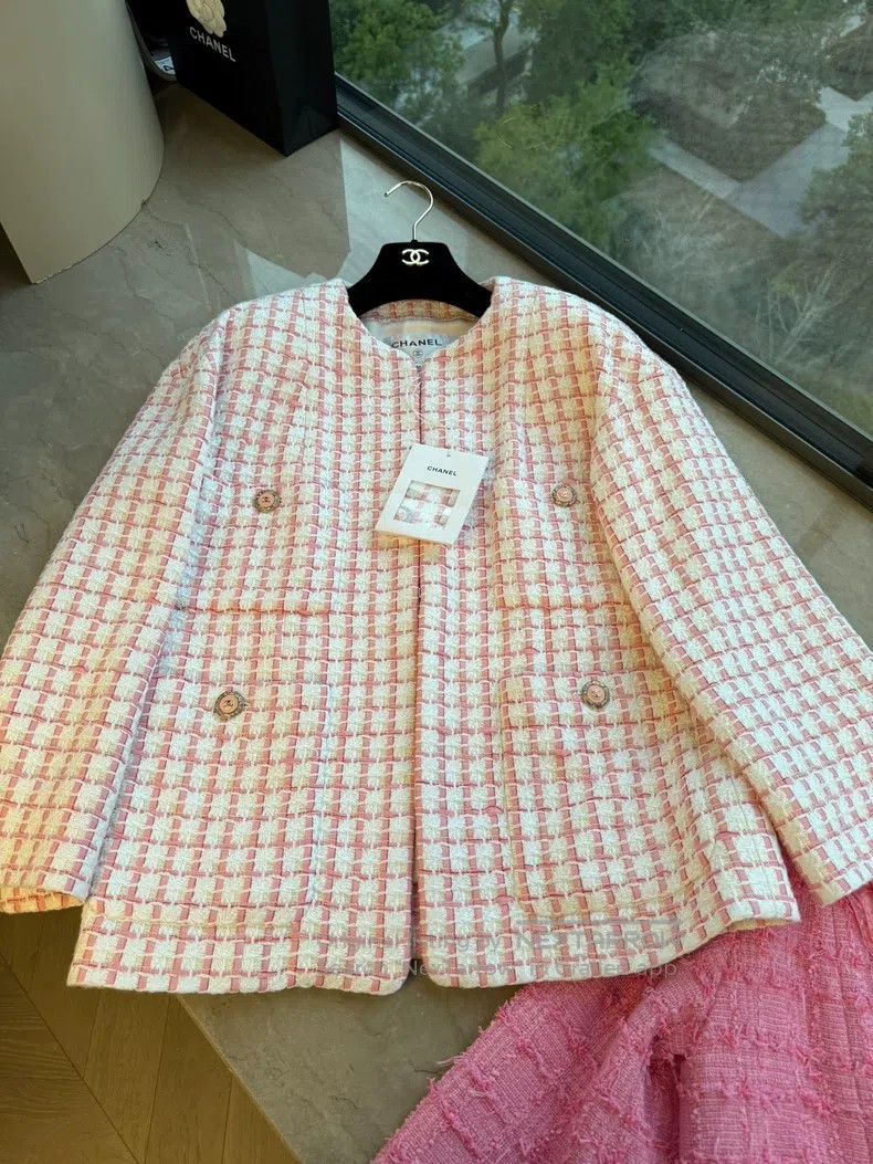 Chanel Chanel 22s pink and white plaid jacket Size XXS / US 00 / IT 34 - 1 Thumbnail