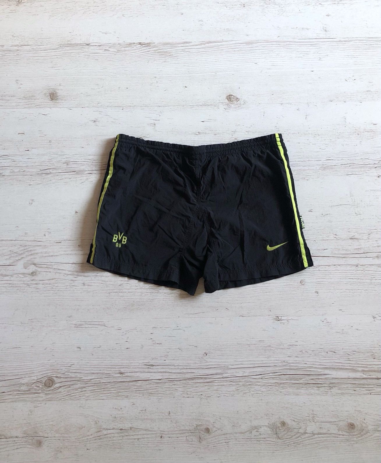 Nike BORUSSIA DORTMUND 1996 1998 FOOTBALL SOCCER SHORTS NIKE Size US 32 / EU 48 - 1 Thumbnail