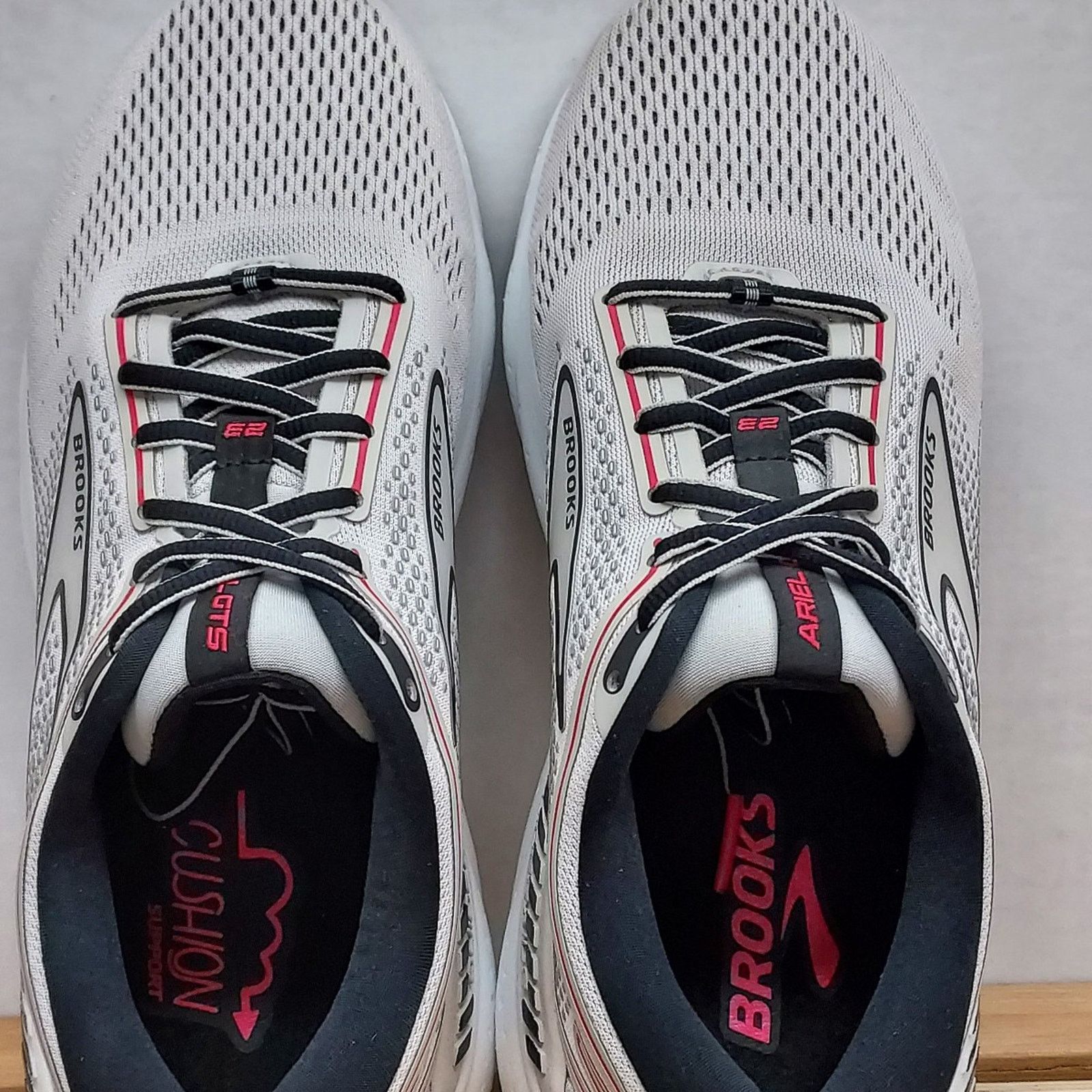 Brooks Brooks Womens | White | Ariel GTS 23 Athletic Shoes Size 9.5 Size US 9.5 / IT 39.5 - 8 Thumbnail