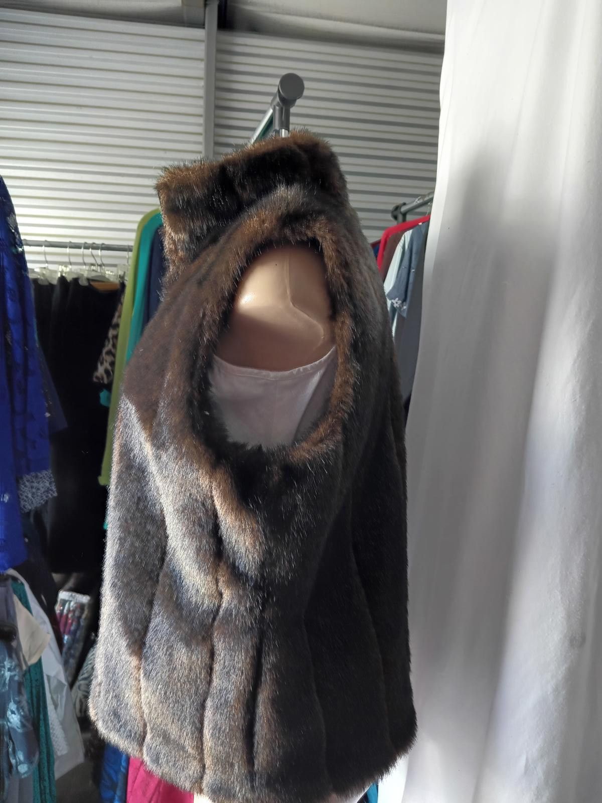 Designer Chic Faux Fur Vest for Women Size S / US 4 / IT 40 - 2 Thumbnail