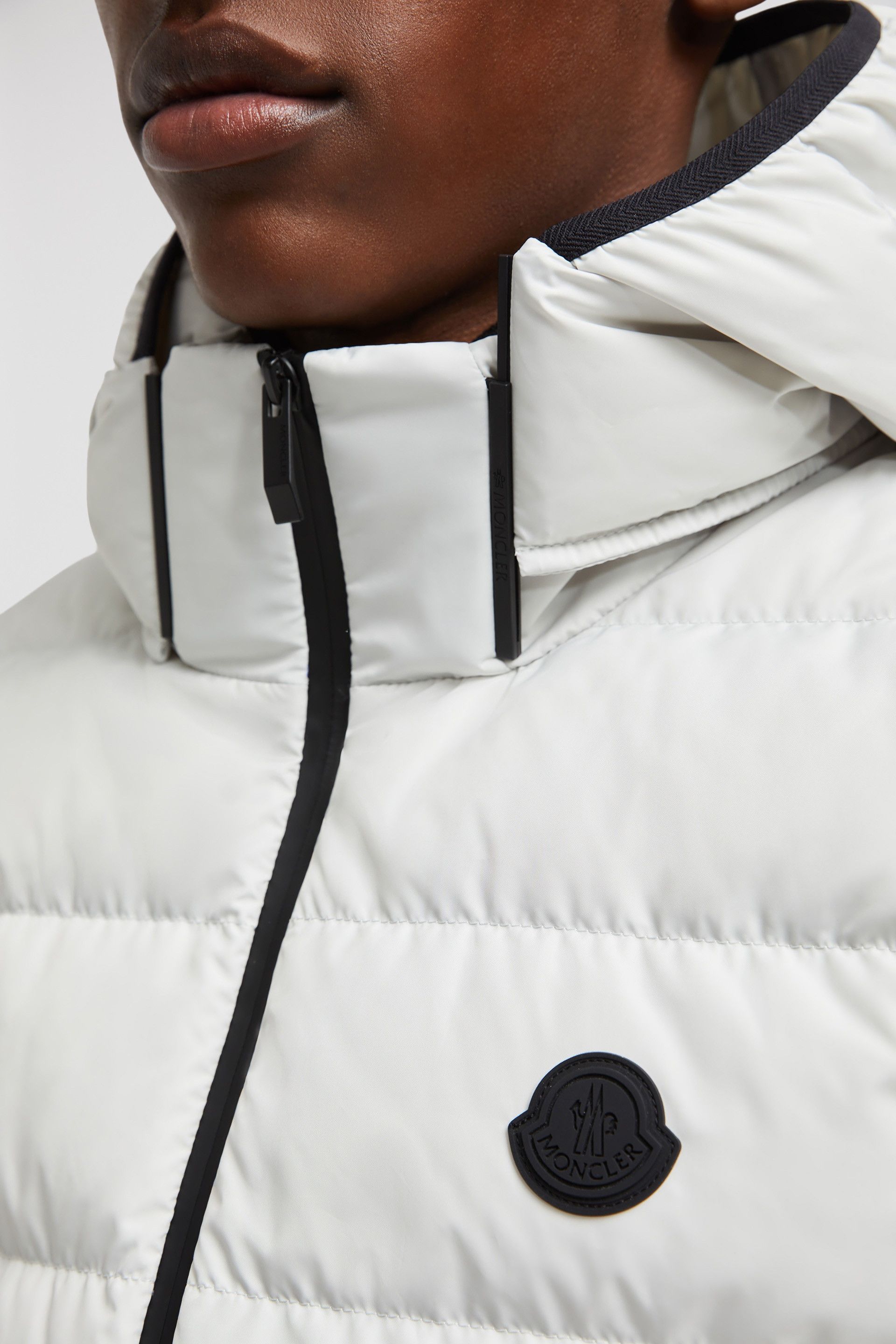 Moncler o1tko10426 Valmasque Down Vest in White Size US M / EU 48-50 / 2 - 8 Thumbnail