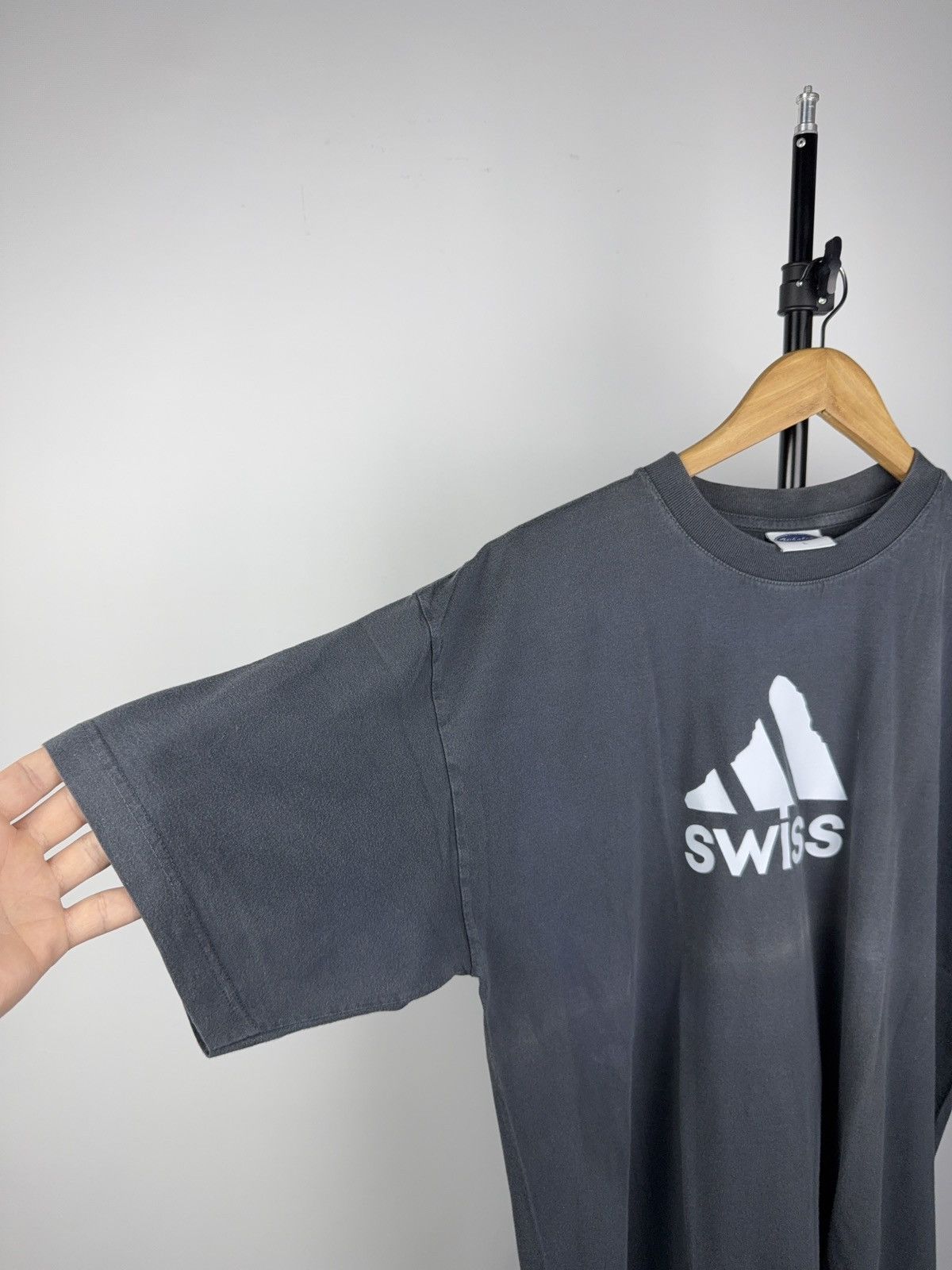 Vintage Vintage 90s Y2K Faded Parody Swiss Alps Logo Tee Whaleo Size US L / EU 52-54 / 3 - 4 Thumbnail