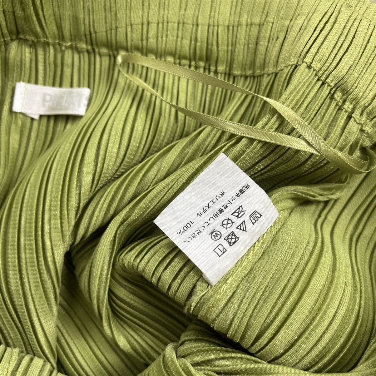 Pleats Please Issey Miyake Vintage Pleats Please Issey Miyake Green Monthly June Pants Size US 28 / EU 44 - 13 Thumbnail