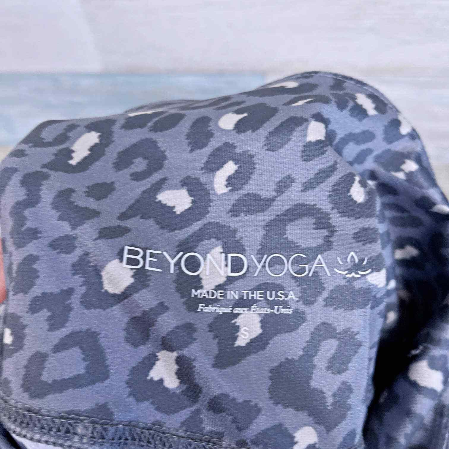 Beyond Yoga Beyond Yoga Leopard Lux Print High Waist Leggings Gray S Size 25" / US 0 / IT 36 - 5 Thumbnail