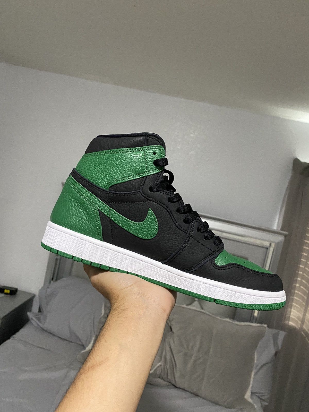 Nike Air Jordan 1 Pine green Size US 9.5 / EU 42-43 - 7 Thumbnail