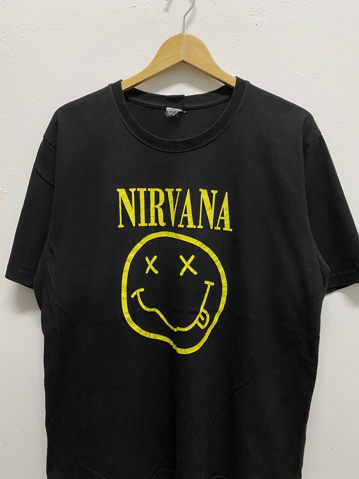 Band Tees Vintage NIRVANA Smiley 2000’s Band Tshirt Size US XL / EU 56 / 4 - 2 Thumbnail