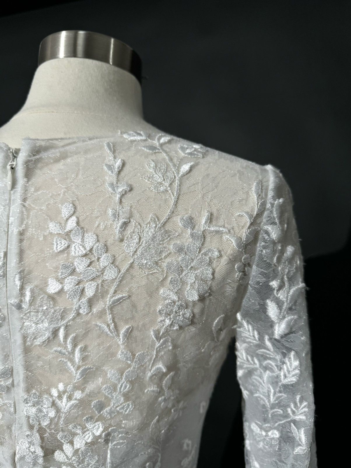 Other Preloved US 8 Embroidery Lace Anna Augusta Wedding Dress Size M / US 6-8 / IT 42-44 - 7 Thumbnail