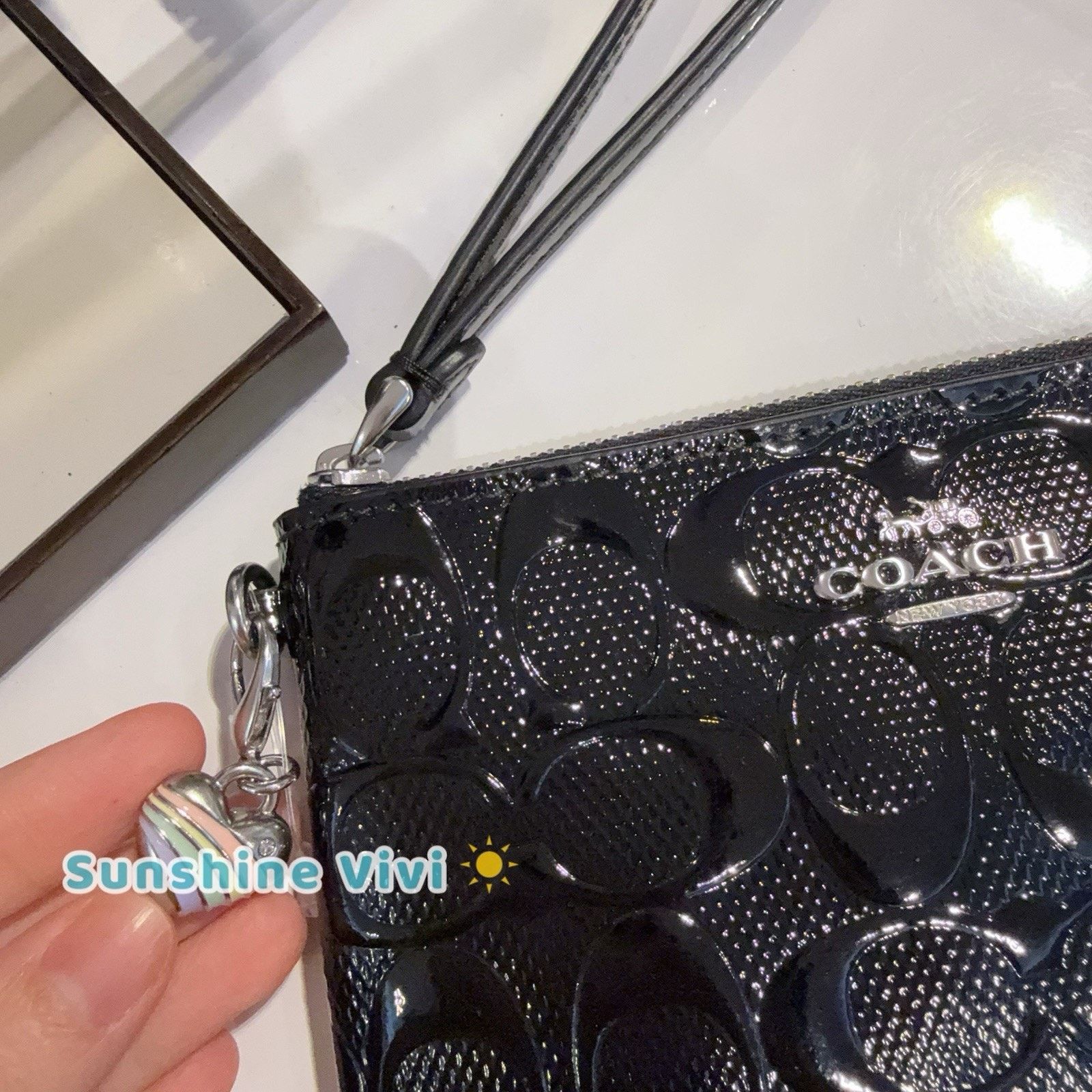 Coach NWT COACH Corner Zip Wristlet Heart Charm Black CDY96 Size ONE SIZE - 5 Thumbnail
