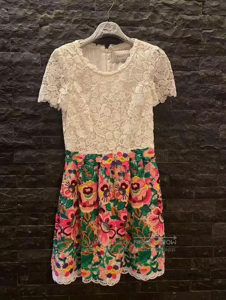 Valentino Valentino The star matched the lace short-sleeved dress Size S / US 4 / IT 40 - 1 Thumbnail
