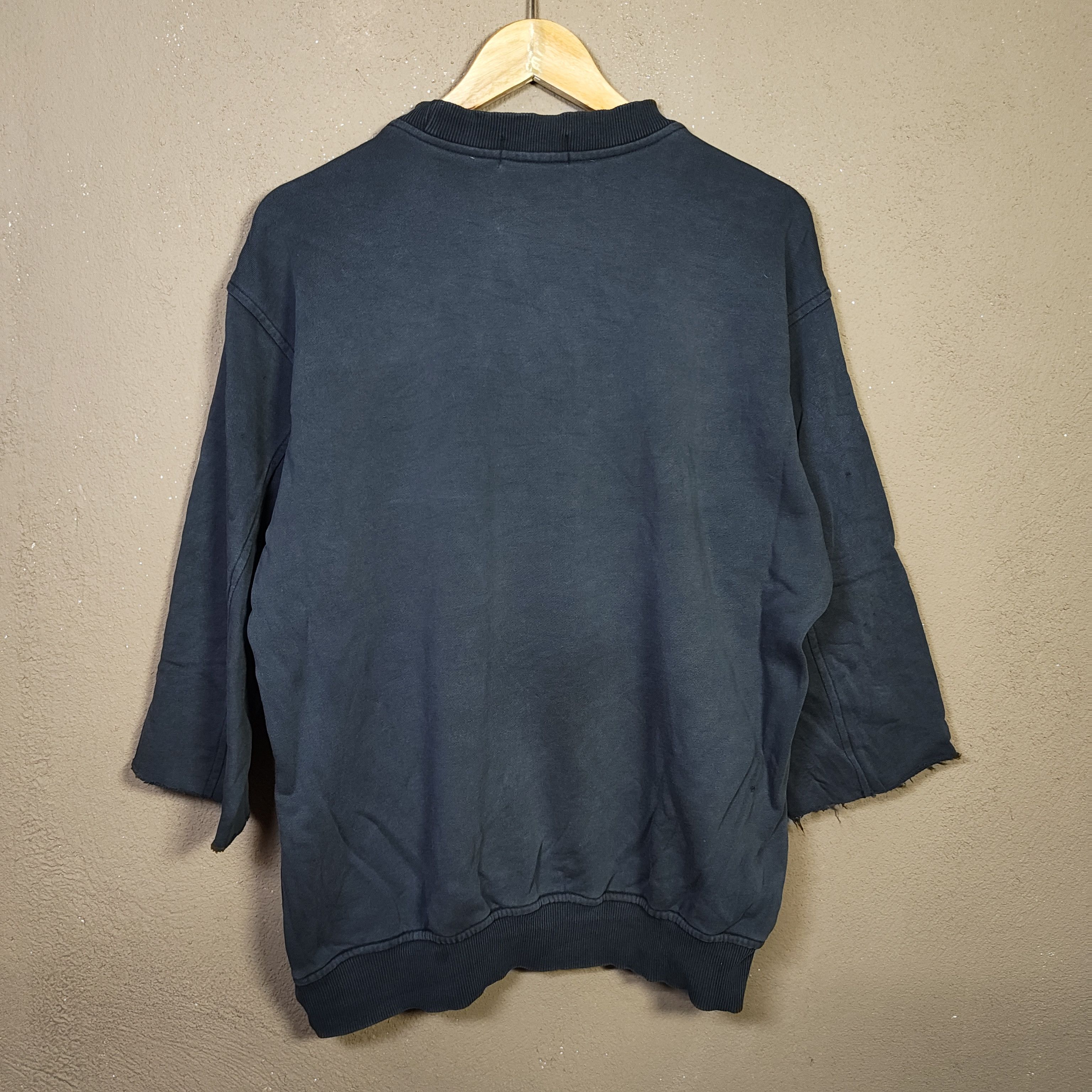 Valentino Vintage Distressed VALENTINO Embroidered Logo Sweatshirt Size US L / EU 52-54 / 3 - 2 Thumbnail