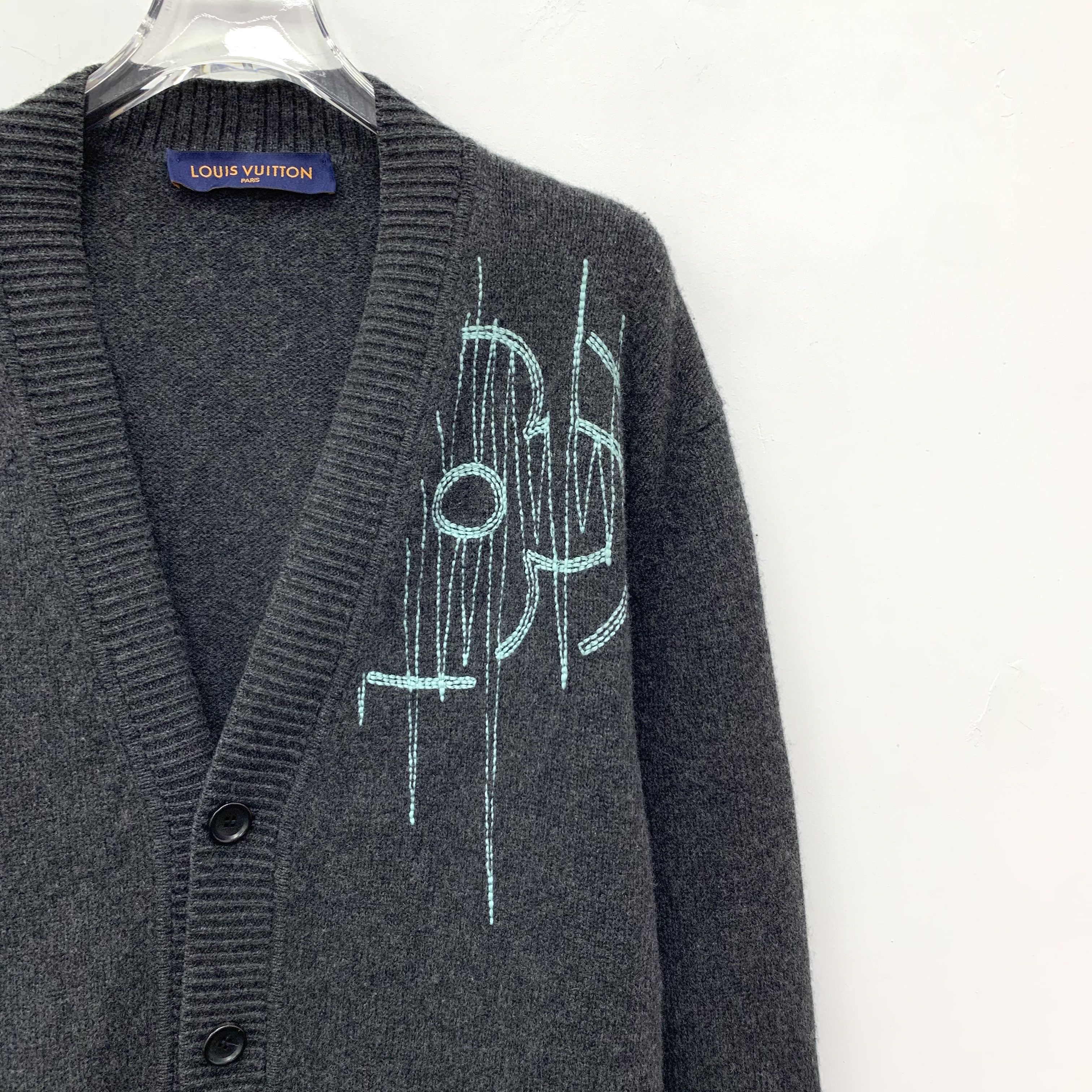 Louis Vuitton Louis Vuitton Monogram Wool V-Neck Cardigan Size L Size US L / EU 52-54 / 3 - 3 Thumbnail