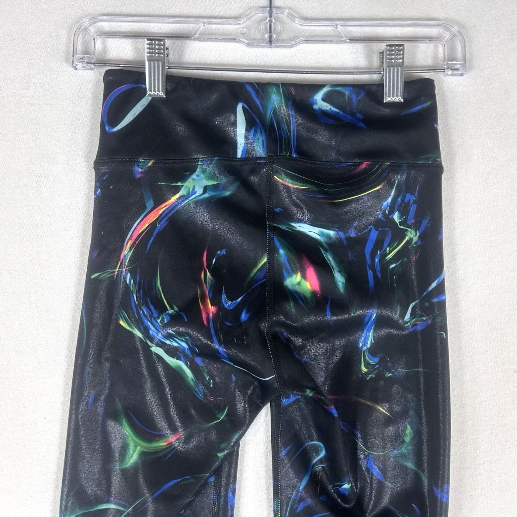 Vintage Heroine Sport Leggings Womens S Black Shiny Stretch USA Pattern Solid Compression Skinny Inseam 26 in Athletic Activewear Size 28" / US 6 / IT 42 - 7 Thumbnail