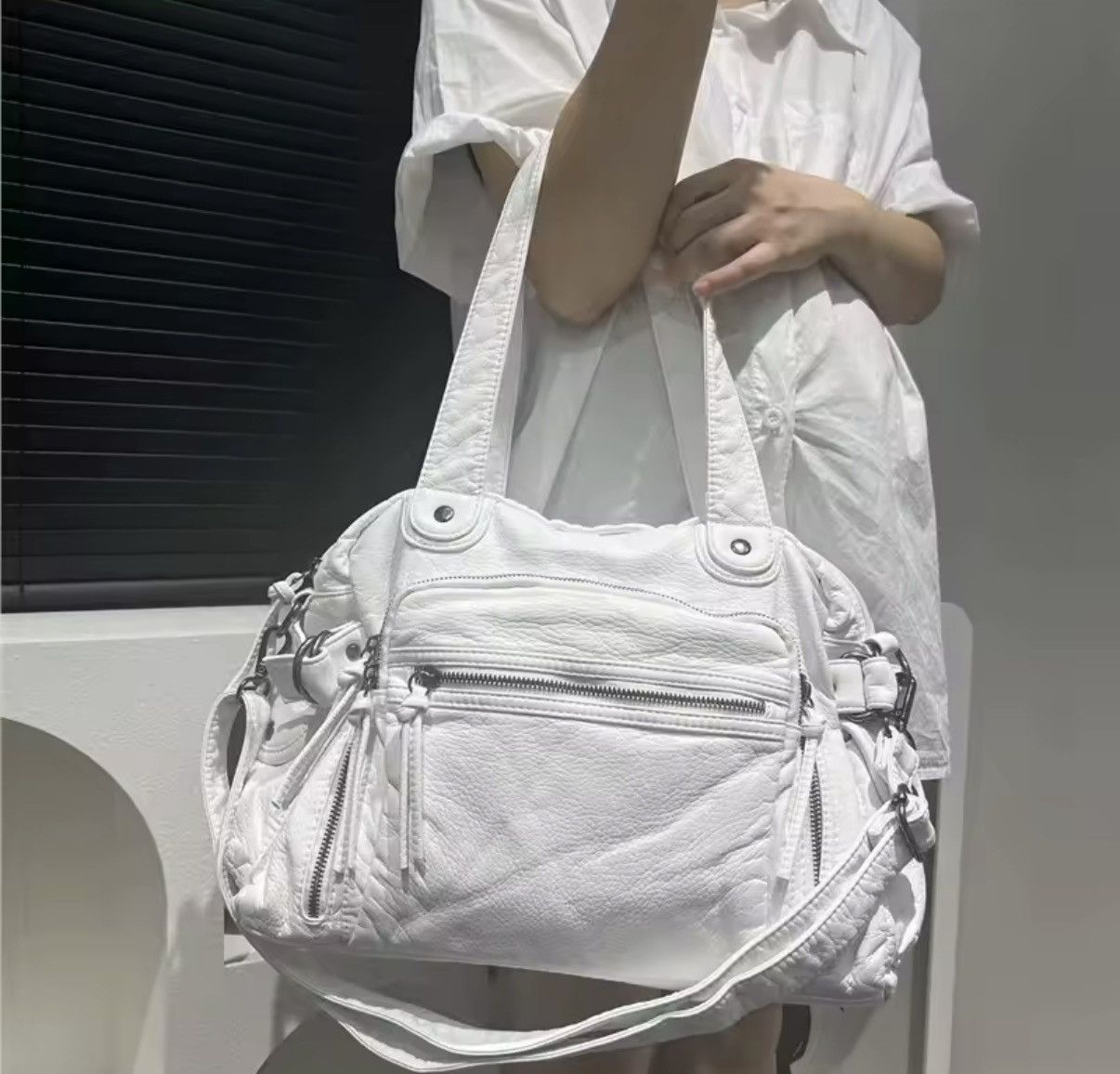 Vintage Y2K Streetwear Retro Style Shoulder Bag Size ONE SIZE - 3 Thumbnail