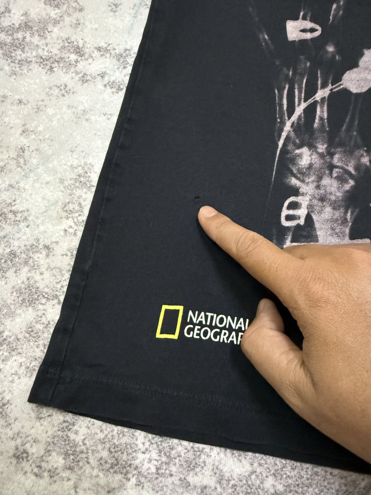 Uniqlo National Geographic X Uniqlo Vneck Tshirt Size US M / EU 48-50 / 2 - 6 Thumbnail