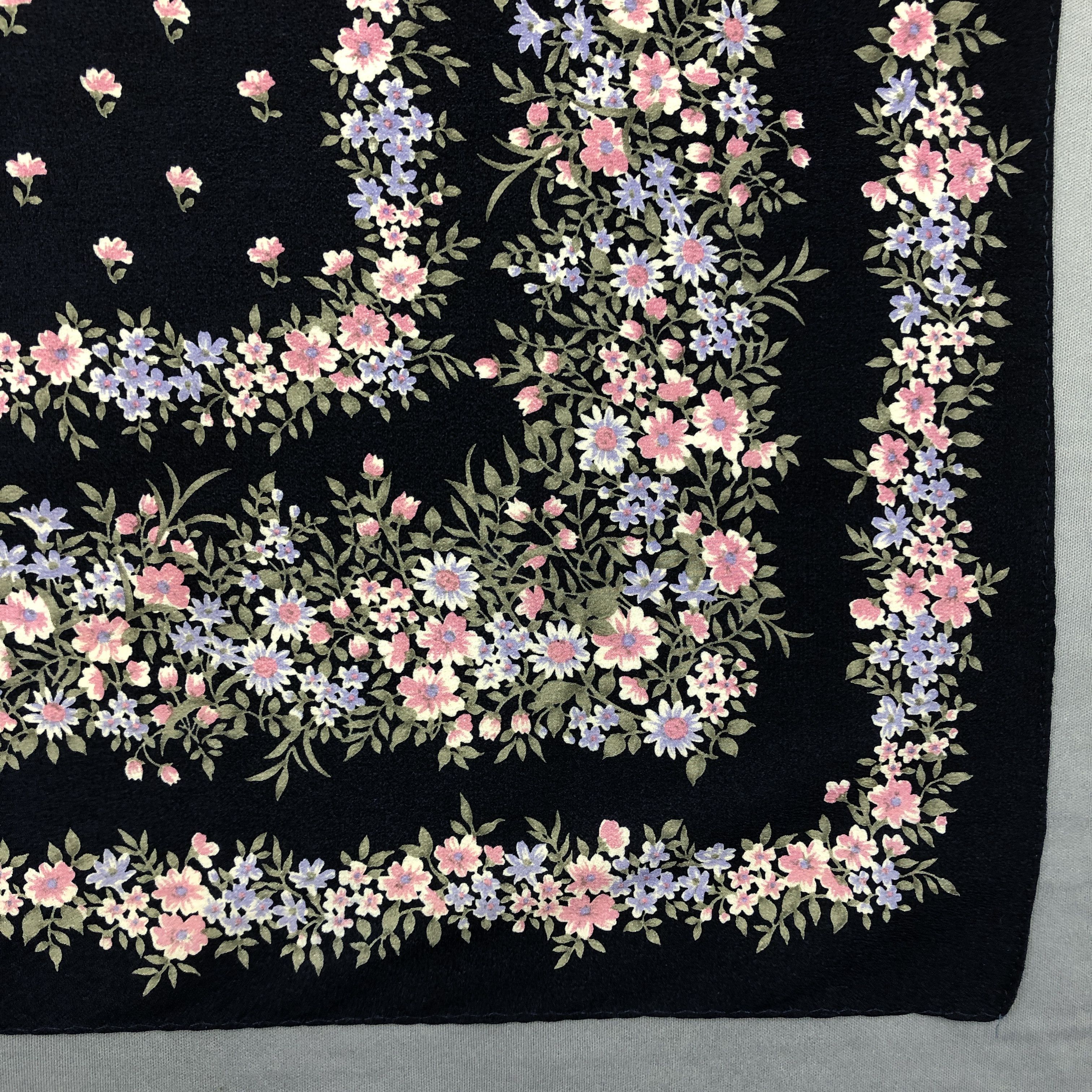 Japanese Brand Vintage Floral SILK Scarf Twill Stole Wraps Scarves Size ONE SIZE - 3 Thumbnail