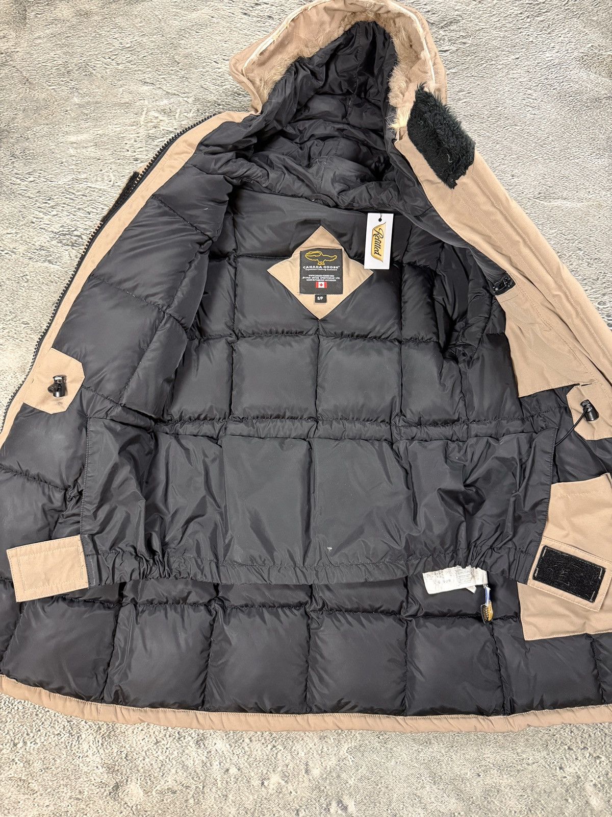 Canada Goose Canada Goose expedition jacket beige puffer no fur Size US S / EU 44-46 / 1 - 7 Thumbnail