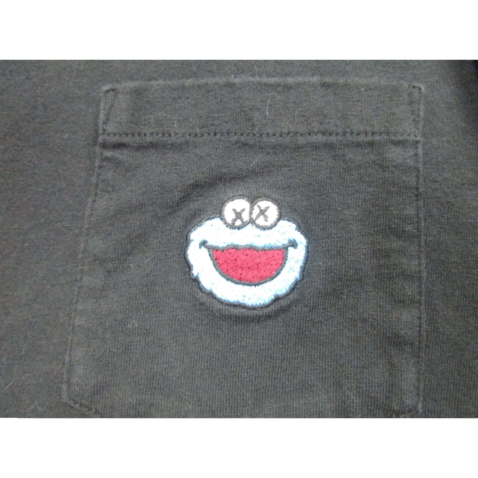 Uniqlo KAWS Uniqlo Sesame Street Black Pocket Tee Mens Small Cookie Monster Embroidered T-Shirt Size US S / EU 44-46 / 1 - 5 Thumbnail