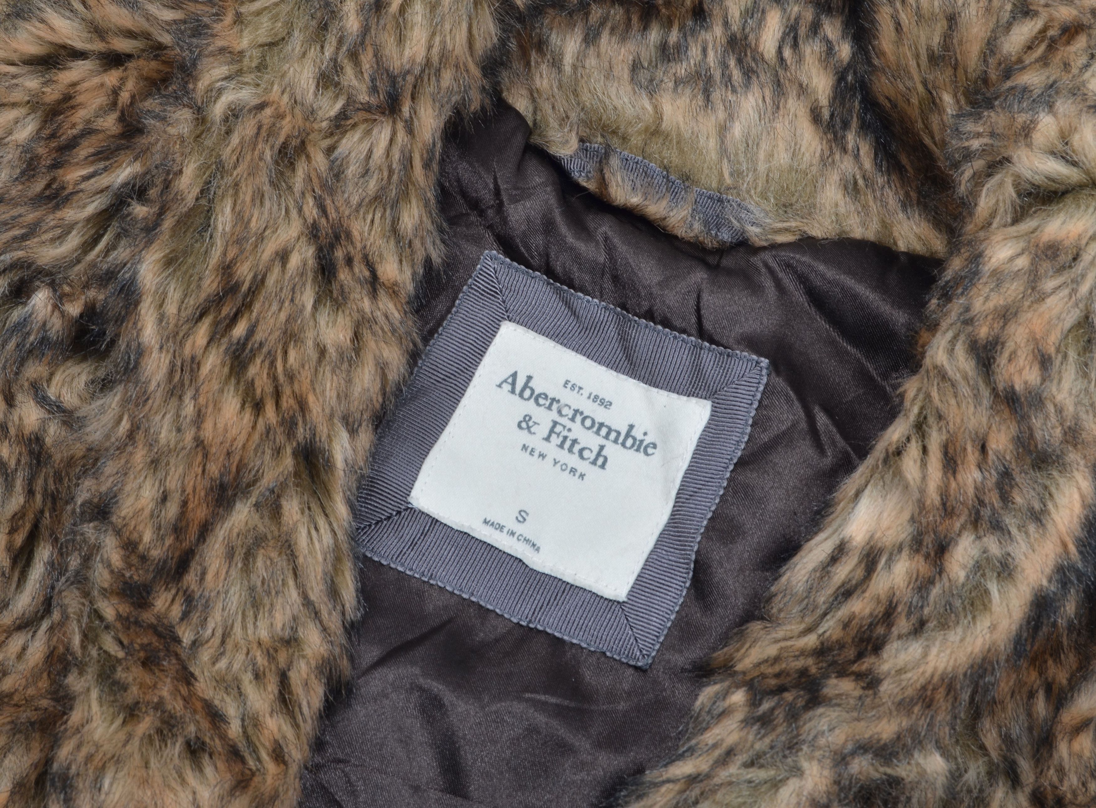 Abercrombie & Fitch Abercrombie & Fitch Y2K Coquette Faux Fur Open Vest Size S / US 4 / IT 40 - 6 Thumbnail
