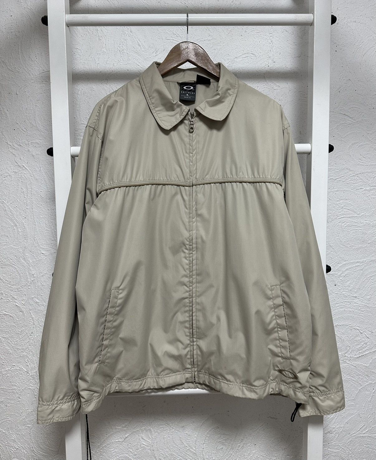 Oakley Vintage Oakley Windbreaker Jacket Size L Y2K Style Size US L / EU 52-54 / 3 - 1 Thumbnail