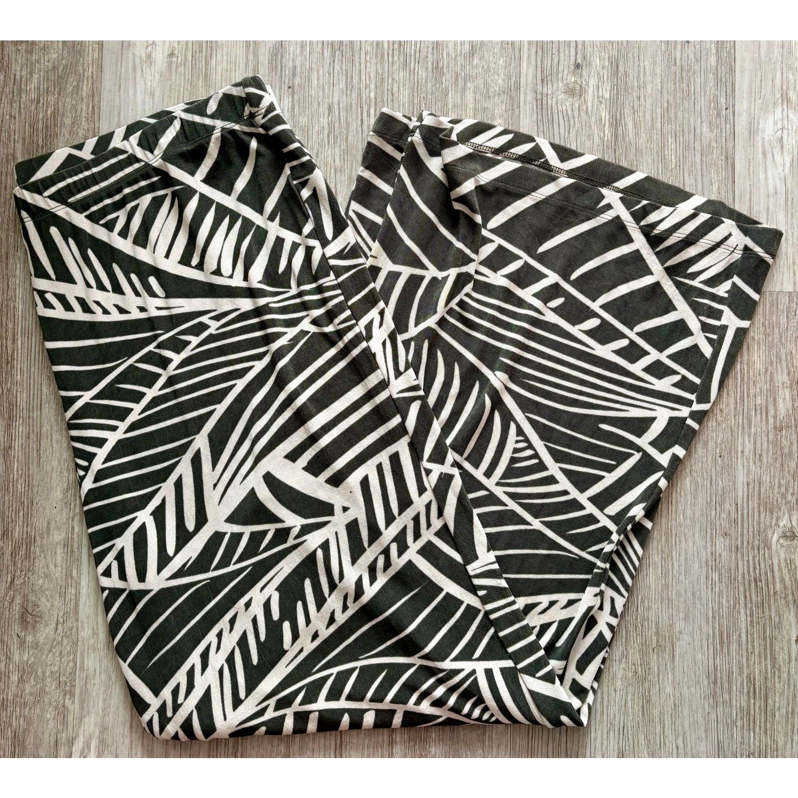 Chicos Traveler's by CHICO'S | Botanical High Rise Wide Pants | 3 Size 23" - 1 Thumbnail