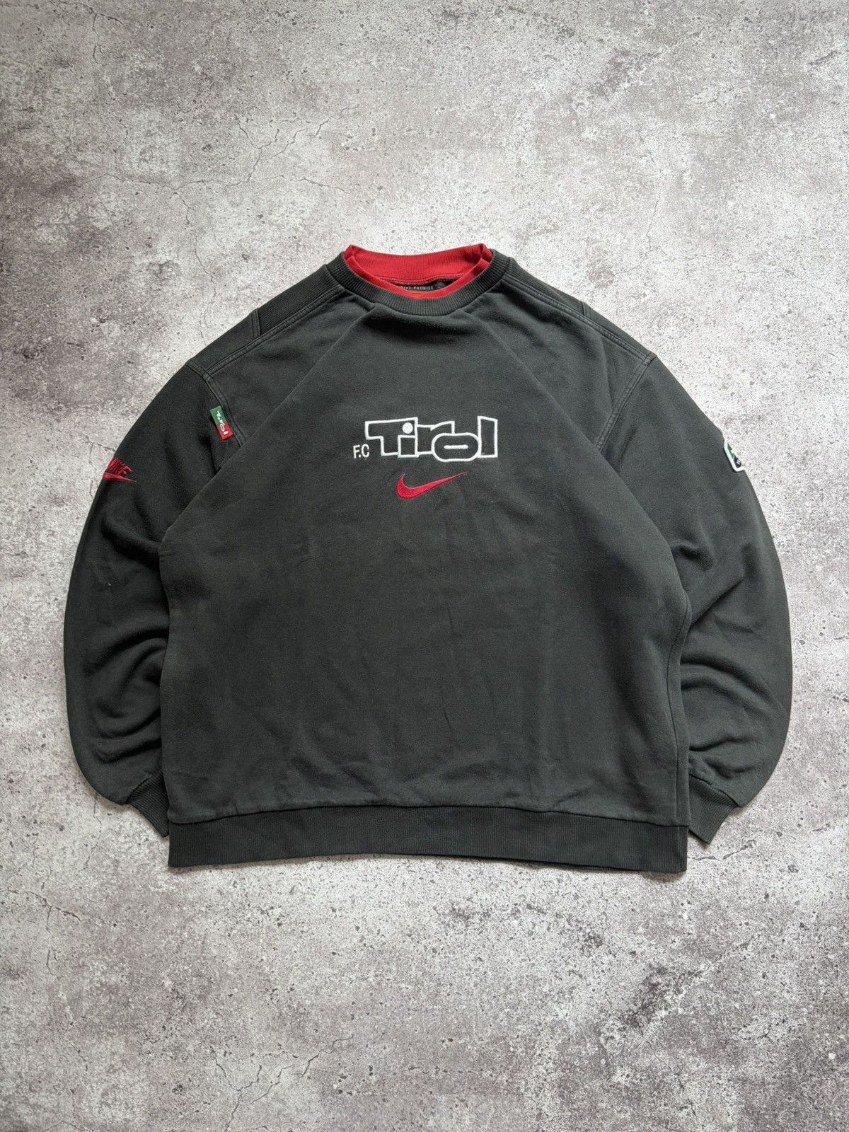 Nike Vintage Nike Tirol Football Faded Sweatshirt Size US L / EU 52-54 / 3 - 1 Thumbnail