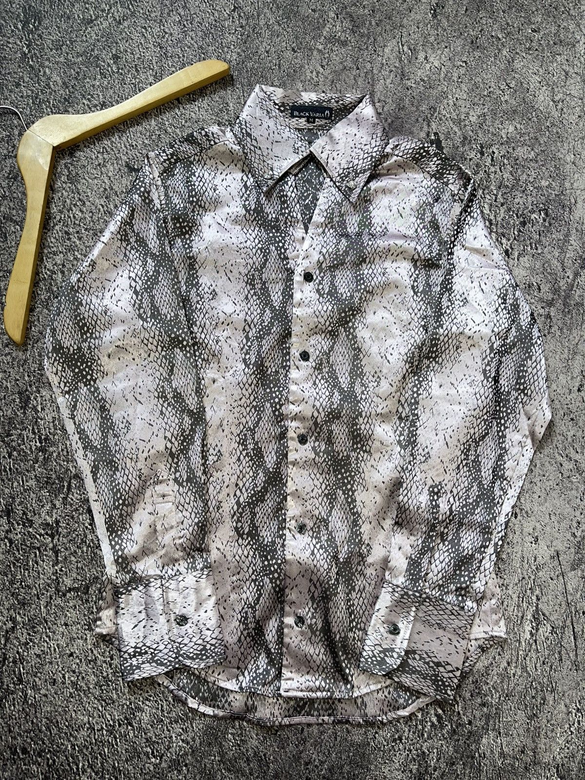 Japanese Brand Black Varia Japan Snakeskin Ifsixwasnine Shirt Size US M / EU 48-50 / 2 - 2 Thumbnail