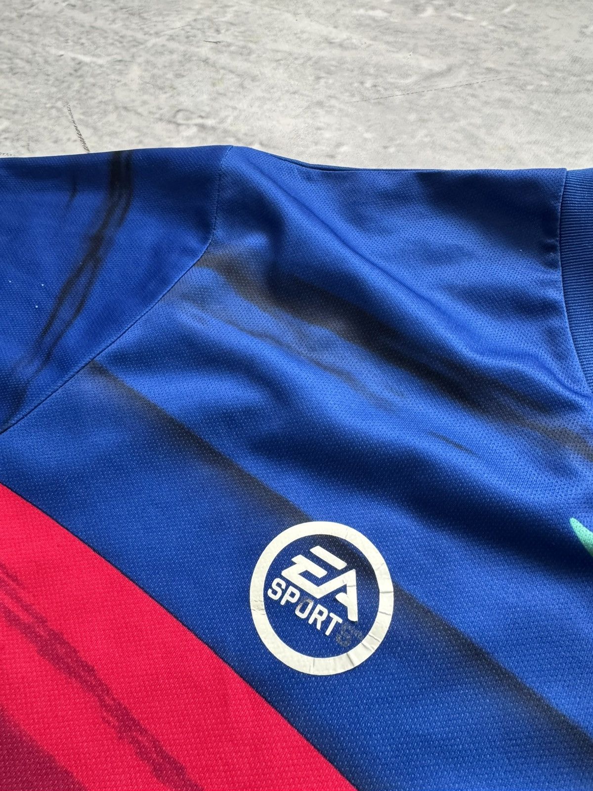 Vintage EA sport jersey blue 19 fut tee Size US L / EU 52-54 / 3 - 5 Thumbnail