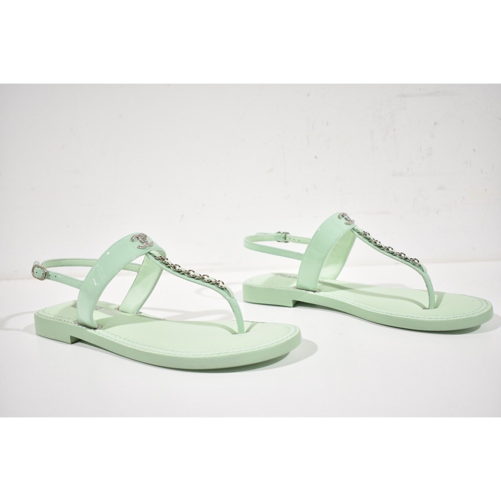 Chanel Chanel 22C Green Patent Silver Chain CC Logo Mule Slide Size US 7 / IT 37 - 3 Thumbnail
