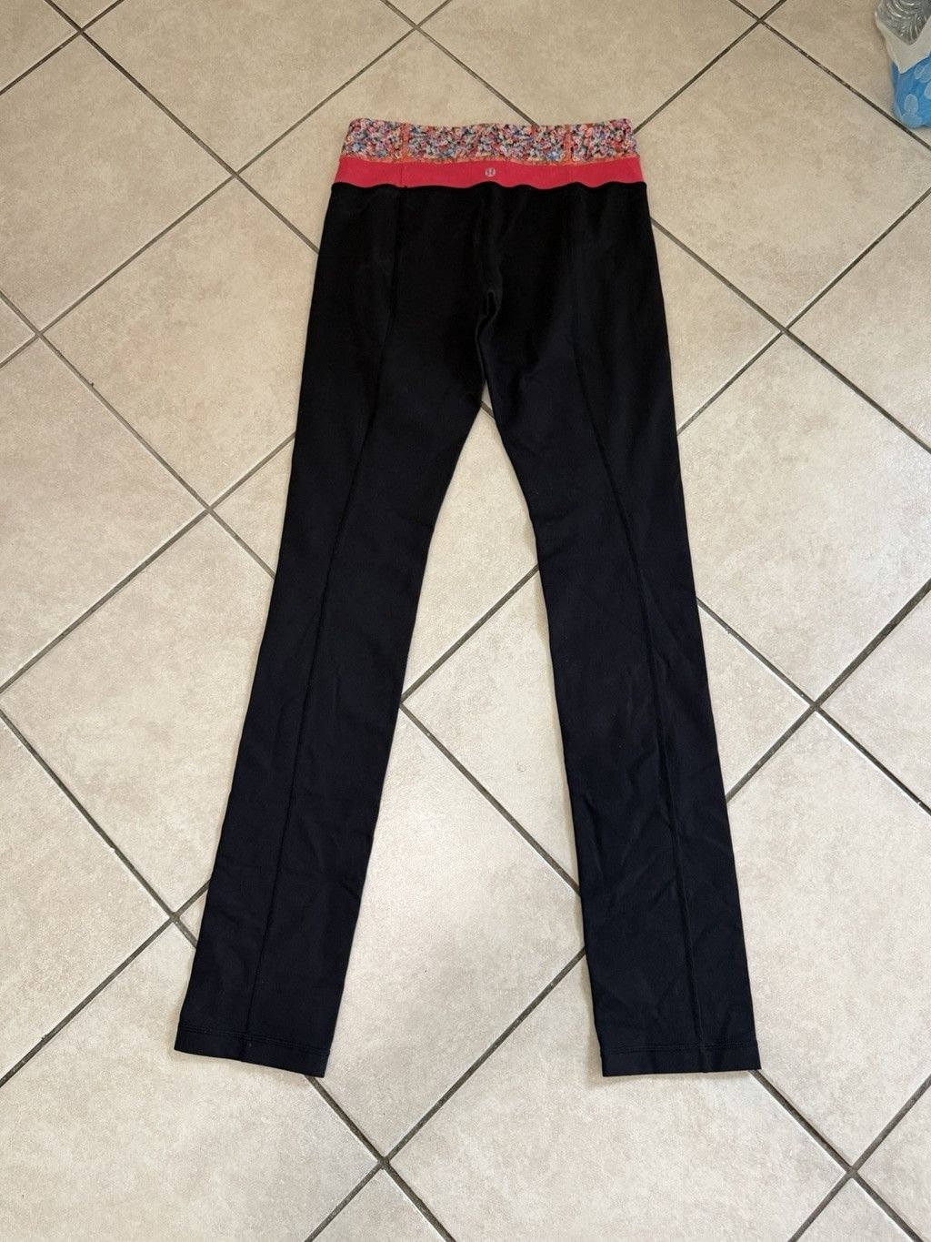 Lululemon LULULEMON SKINNY GROOVE FULL ON LUON 33”REVERSIBLE BLACK 6 Size 28" / US 6 / IT 42 - 7 Thumbnail