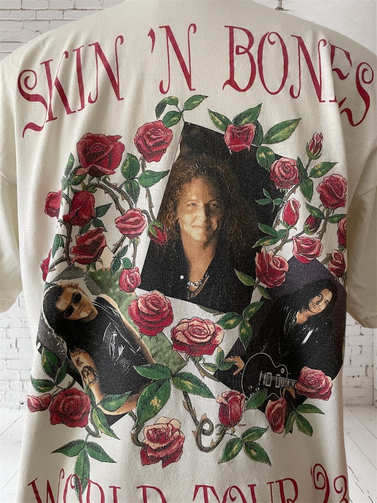 Vintage Vintage Guns N’ Roses 1993 Skin ‘N Bones World Tour T-Shirt Size US XL / EU 56 / 4 - 7 Thumbnail