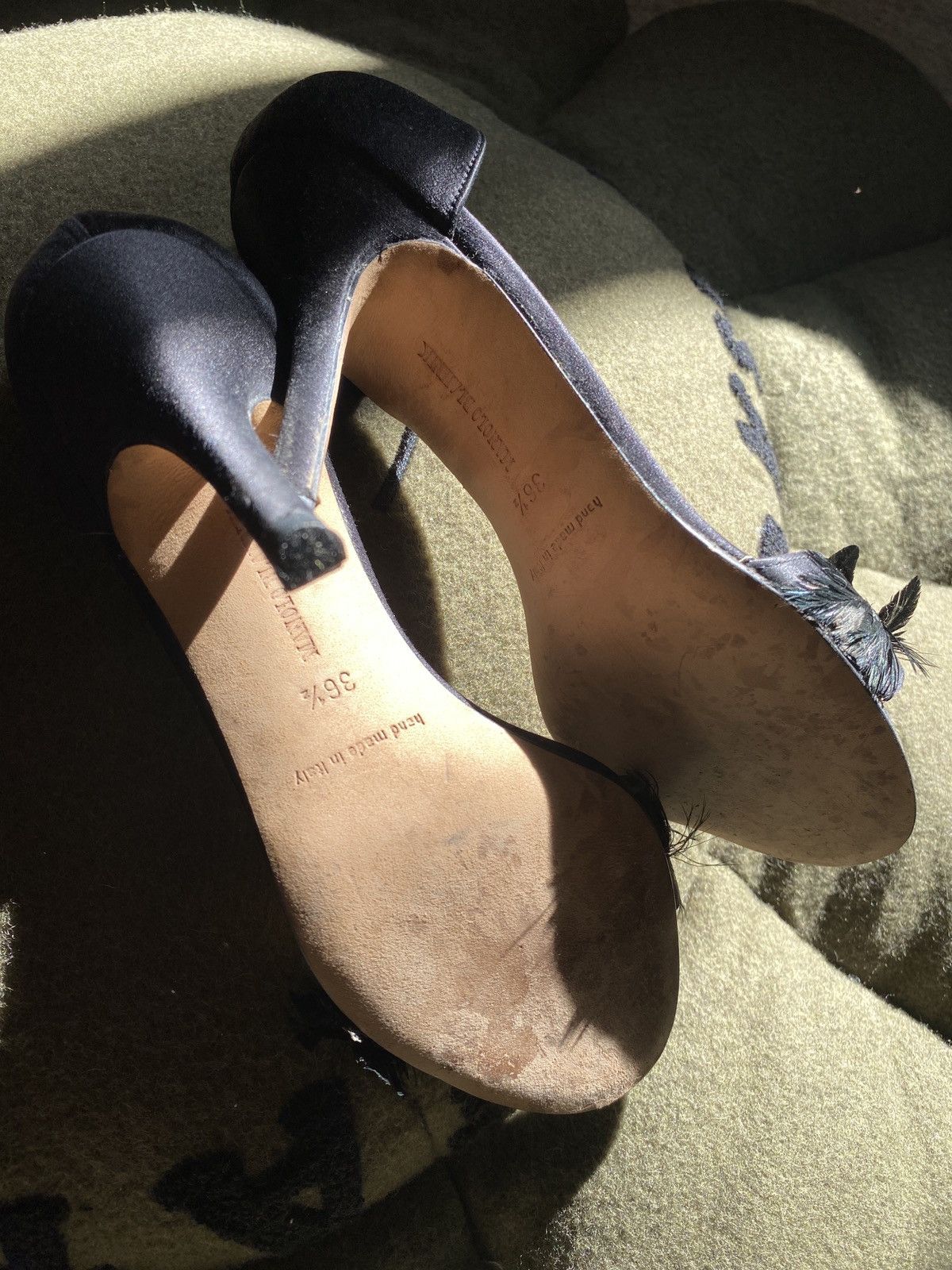 Manolo Blahnik Manolo Blahnik black stain feather Catalina pumps Size US 6.5 / IT 36.5 - 3 Thumbnail