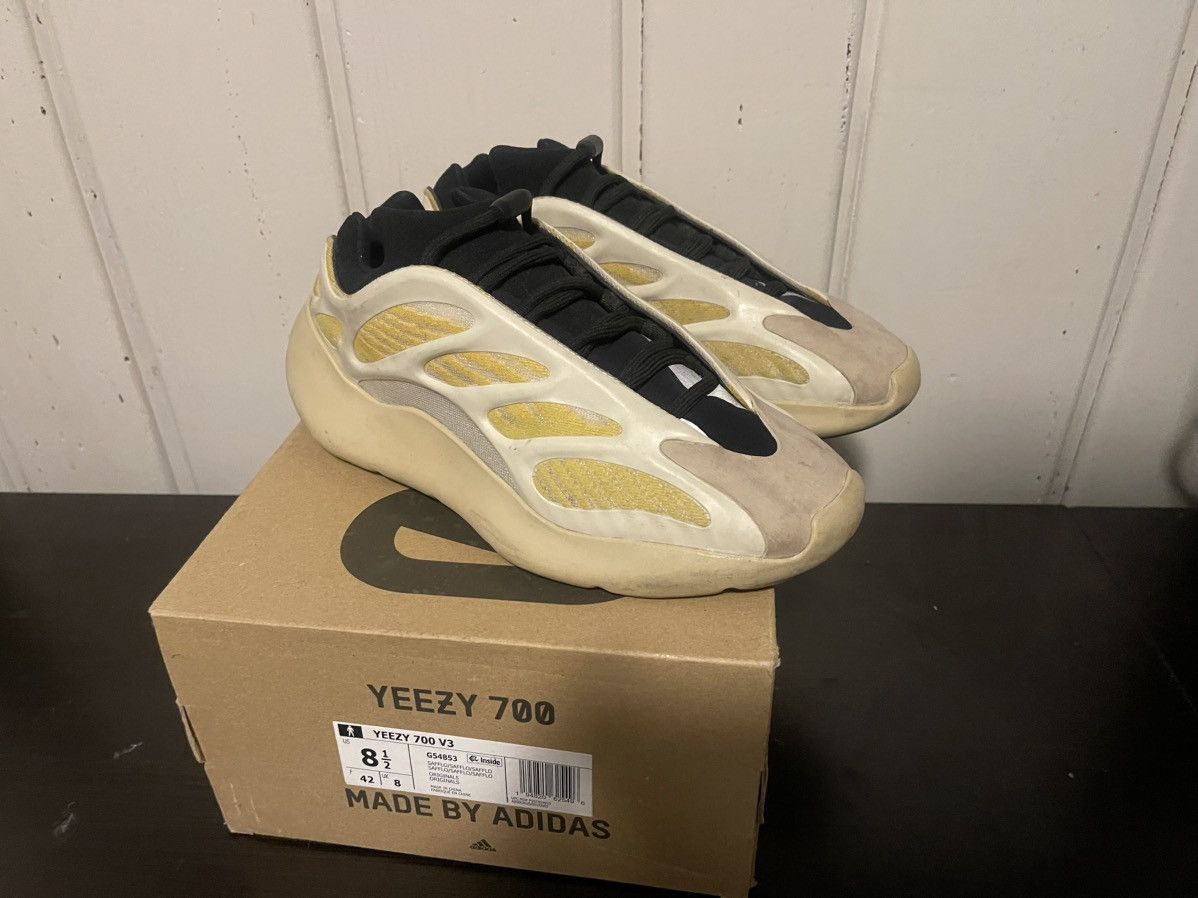 Adidas × Yeezy YEEZY 700 V3 Safflower Size 8.5 Size US 8.5 / EU 41-42 - 3 Thumbnail