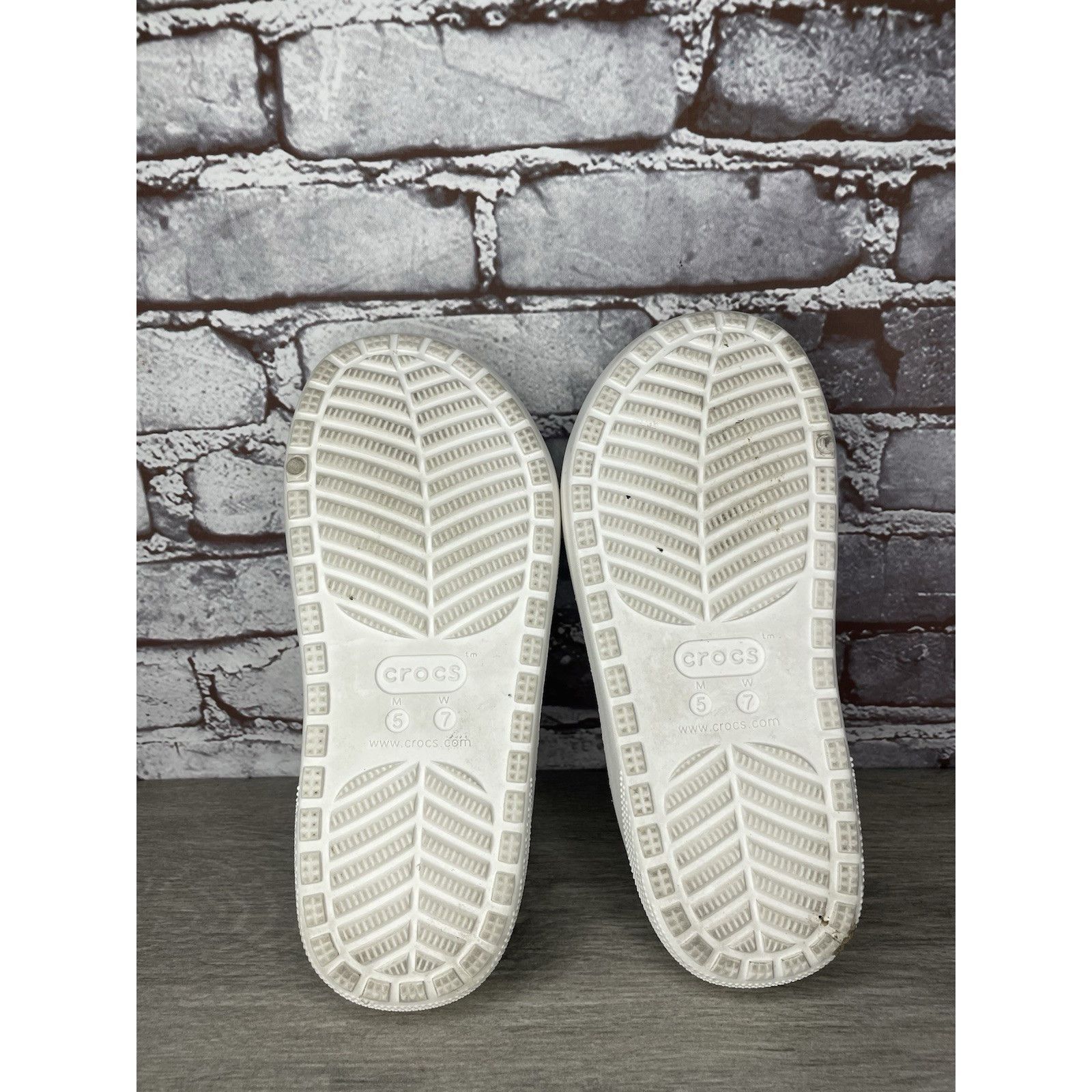 Crocs Crocs White Rubber Fur Sandals Platform Women Sz 7M US/38EU Size US 7 / IT 37 - 16 Thumbnail