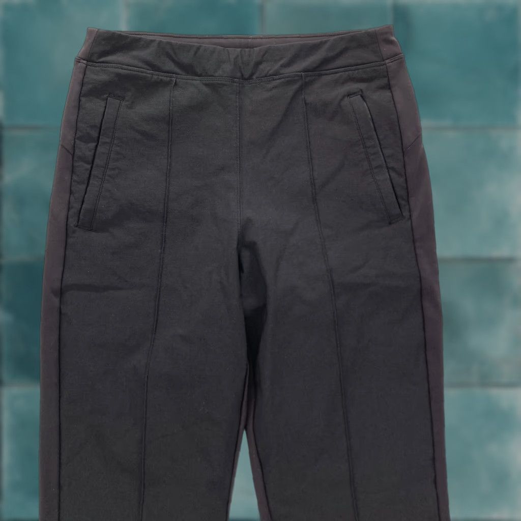 Athleta Athleta Headlands Hybrid Pant Women's 8 Black Nylon Stretch Ankle Cropped Pant Size 30" / US 8 / IT 44 - 1 Thumbnail