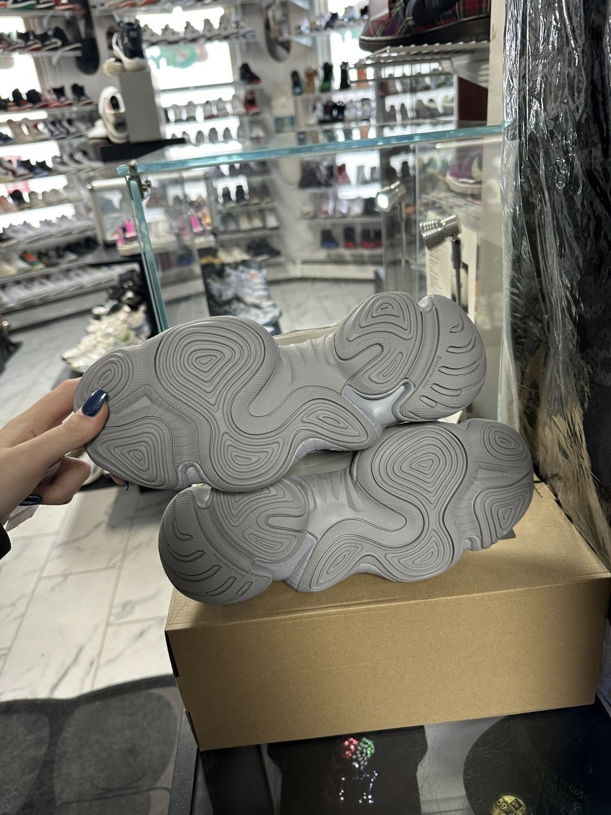 Yeezy Yeezy 500 ‘Stone Salt’ Size US 10 / EU 43 - 5 Thumbnail