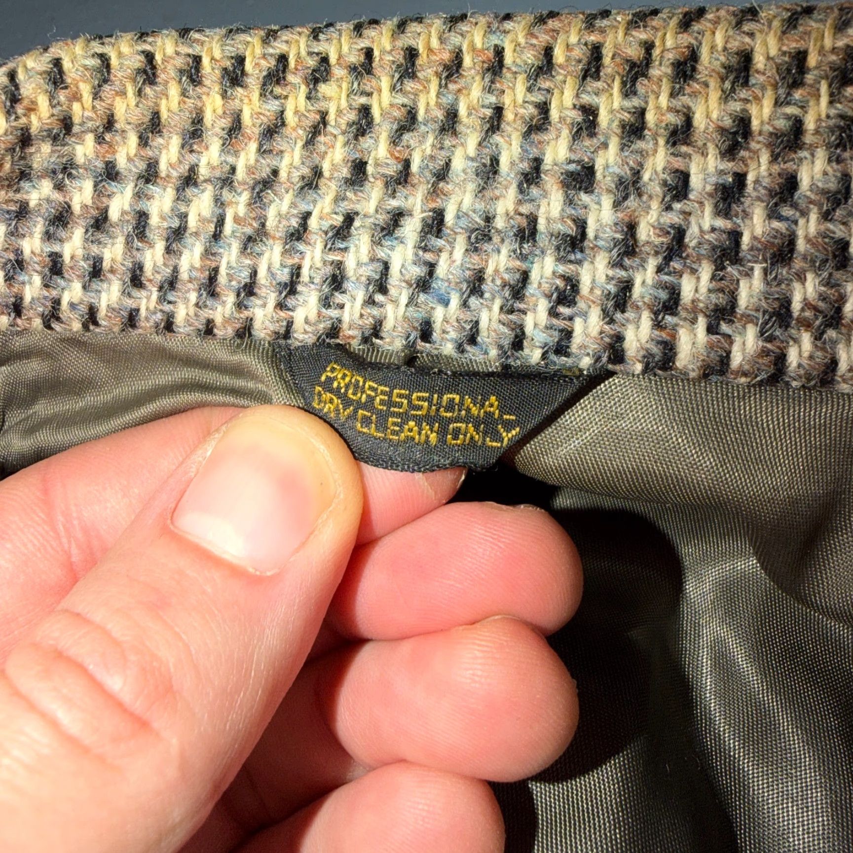 Harris Tweed VINTAGE Harris Tweed PBM Gray Herringbone Wool Blazer 42 Classic Single-Breasted 1970s Mens Size 42R - 6 Thumbnail