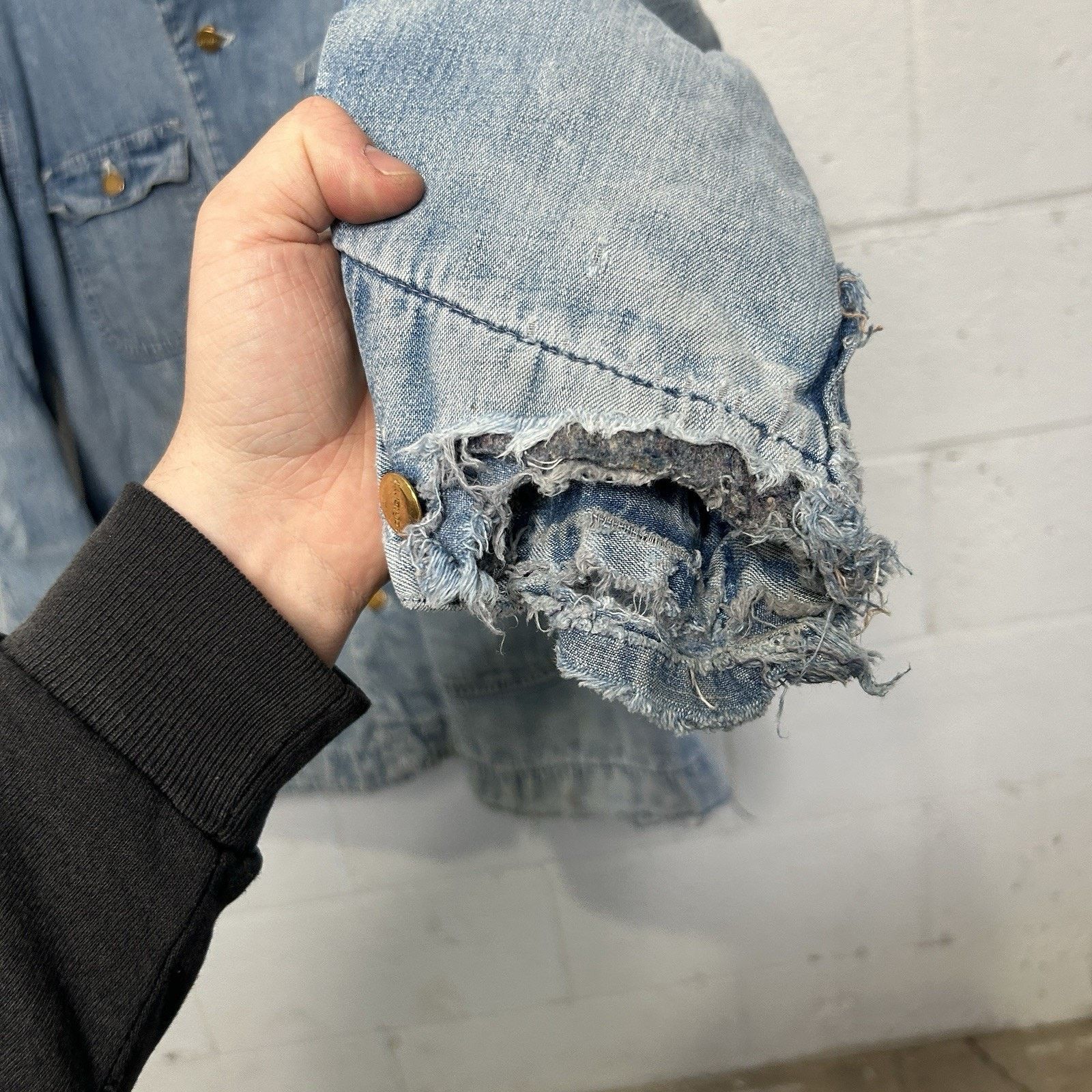 Carhartt Thrashed Vintage Carhartt Blanket-Lined Chore Coat “Denim” Size US L / EU 52-54 / 3 - 10 Thumbnail