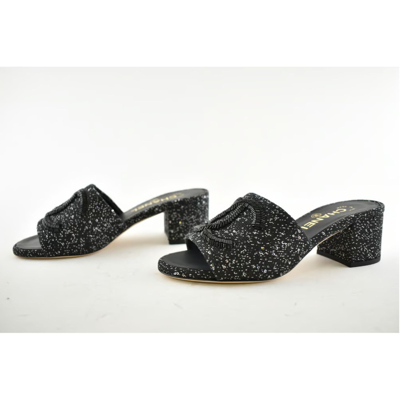 Chanel 19P Fabric CC Logo Backless Slide Mule Sandal Block Heel 35 Size US 5 / IT 35 - 9 Thumbnail