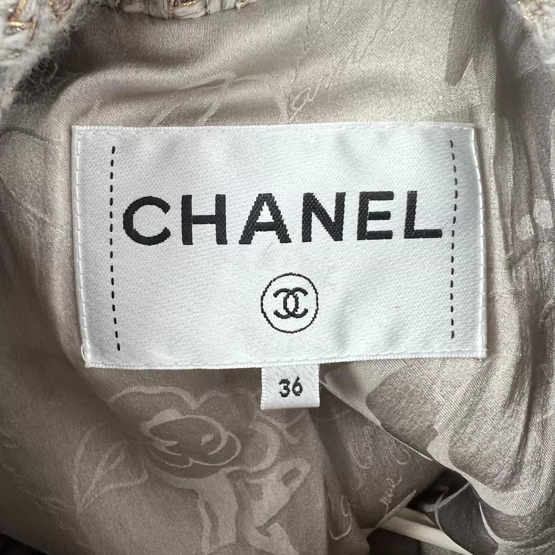 Chanel CHANEL Women's Light Gray Tweed Overcoat 36 250512JJKXH09 Size XS / US 0-2 / IT 36-38 - 3 Thumbnail