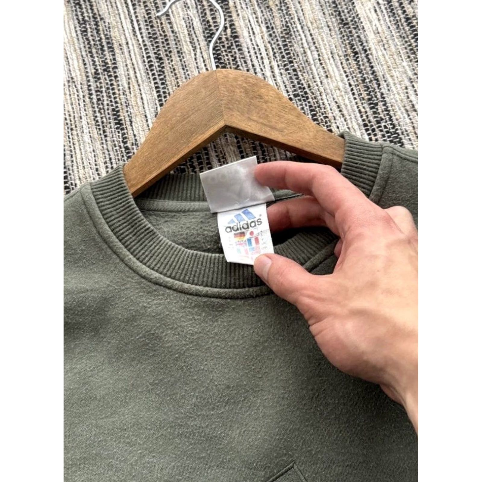 Adidas VINTAGE Adidas Sweatshirt Men M 90s Center Logo Khaki Green Logo Oversized Pullover Casual Hip Hop USA 80s 90s Y2K Fans Mens Size US M / EU 48-50 / 2 - 7 Thumbnail