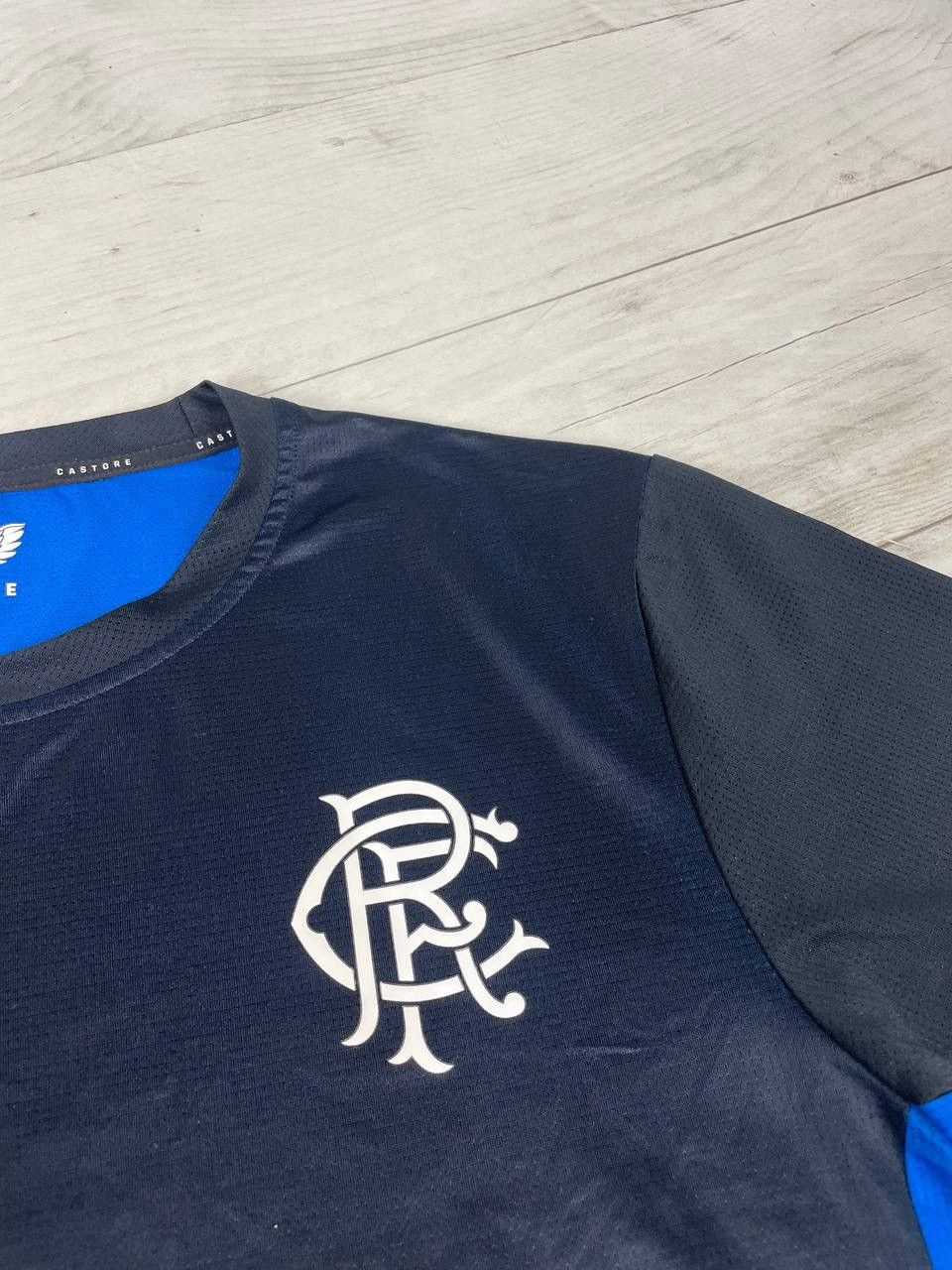 Castore Glasgow Rangers 2022 2023 Training Shirt And Shorts Jersey Size US M / EU 48-50 / 2 - 7 Thumbnail