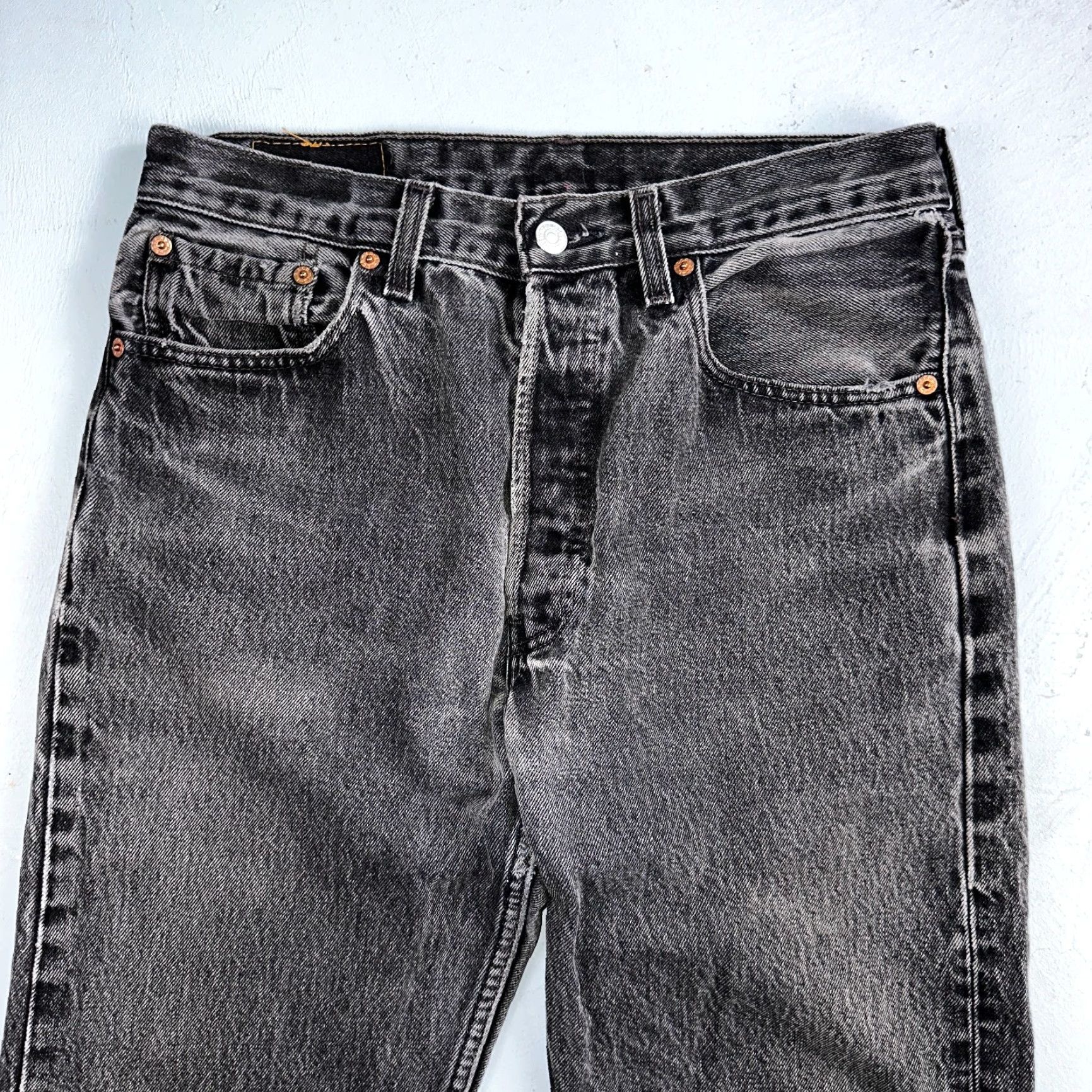 Levi's VINTAGE Levi's 501 Jeans Straight Leg Black Light Wash 32x36 90s USA Mens Size US 32 / EU 48 - 2 Thumbnail
