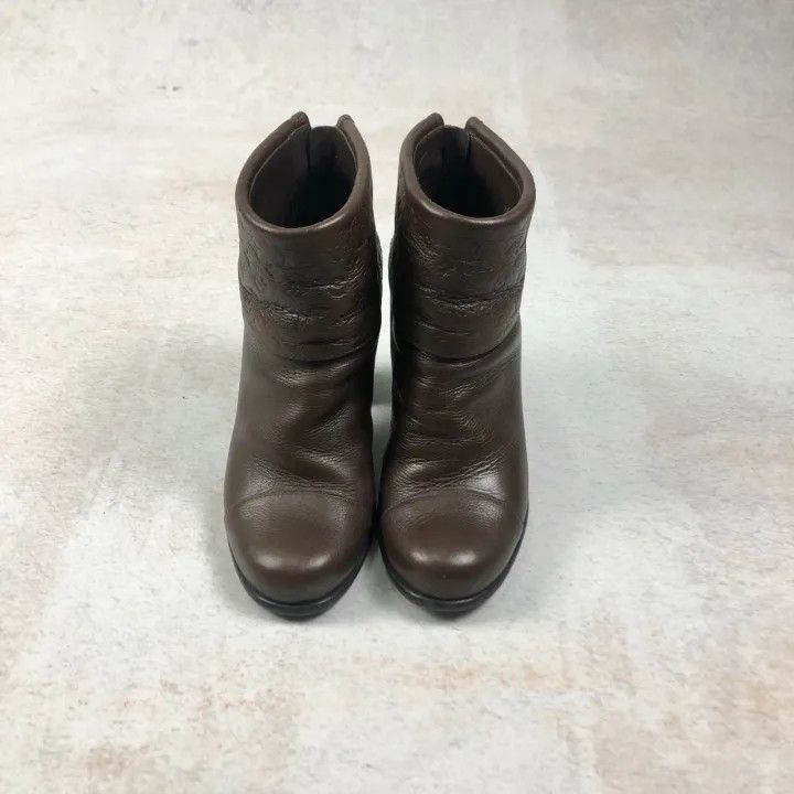 Louis Vuitton Louis Vuitton Stylish Brown Leather Heeled Boots 0079 Size US 6 / IT 36 - 1 Thumbnail
