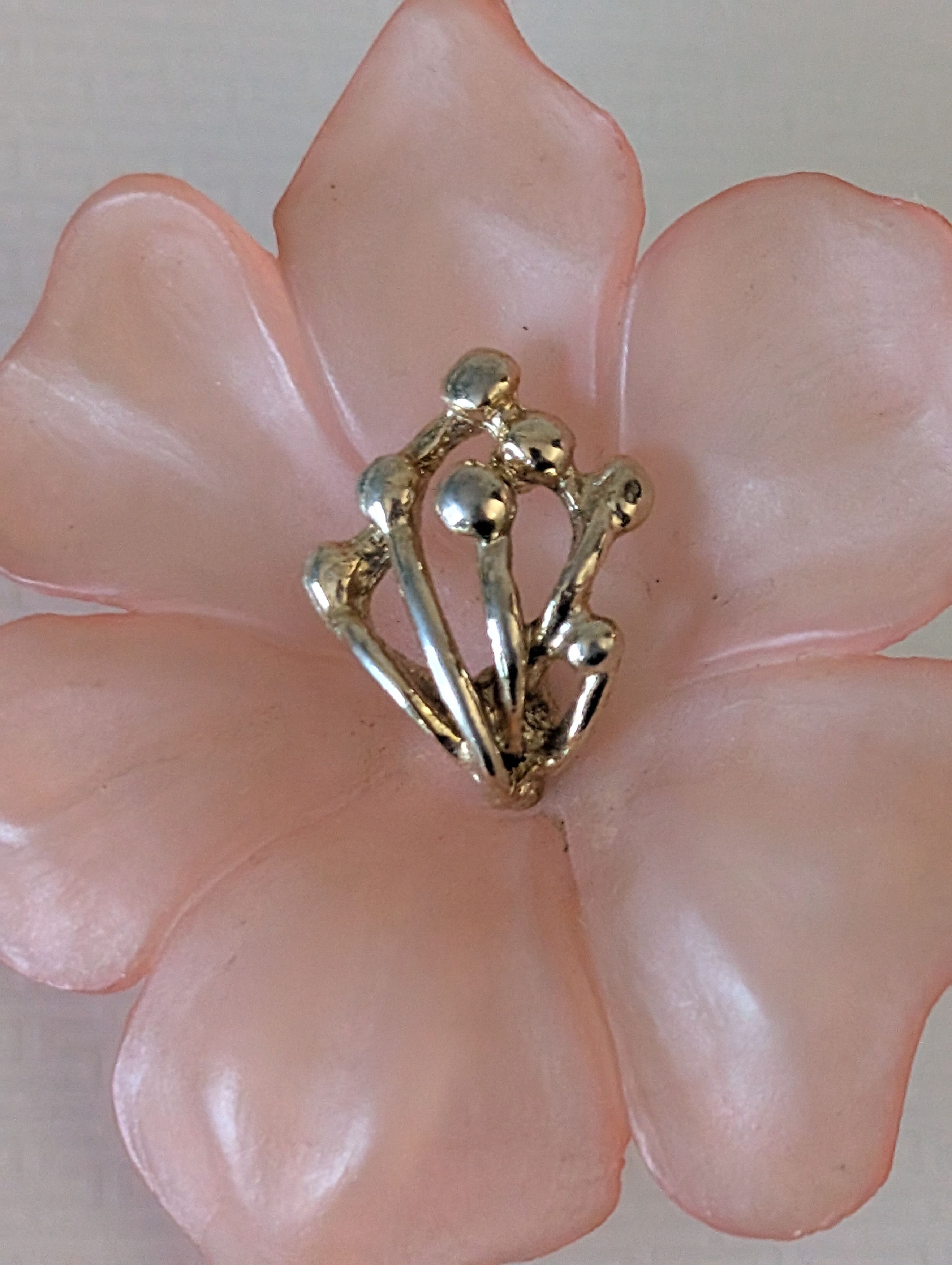 Other Vintage Frosted Pink Resin Flower Brooch Size ONE SIZE - 3 Thumbnail
