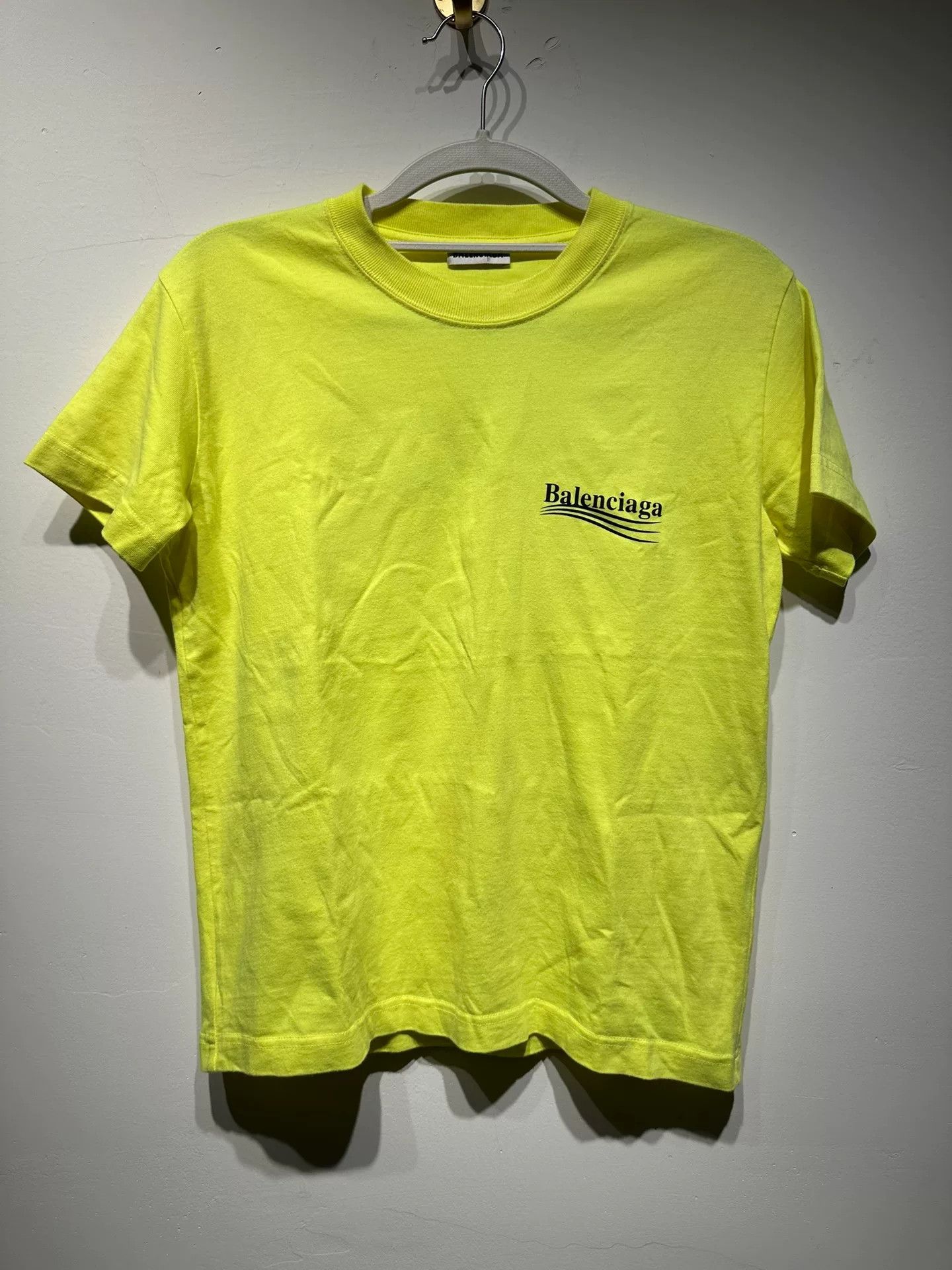 Balenciaga Balenciaga Retro Printed Yellow T-Shirt M Women Size M / US 6-8 / IT 42-44 - 1 Thumbnail