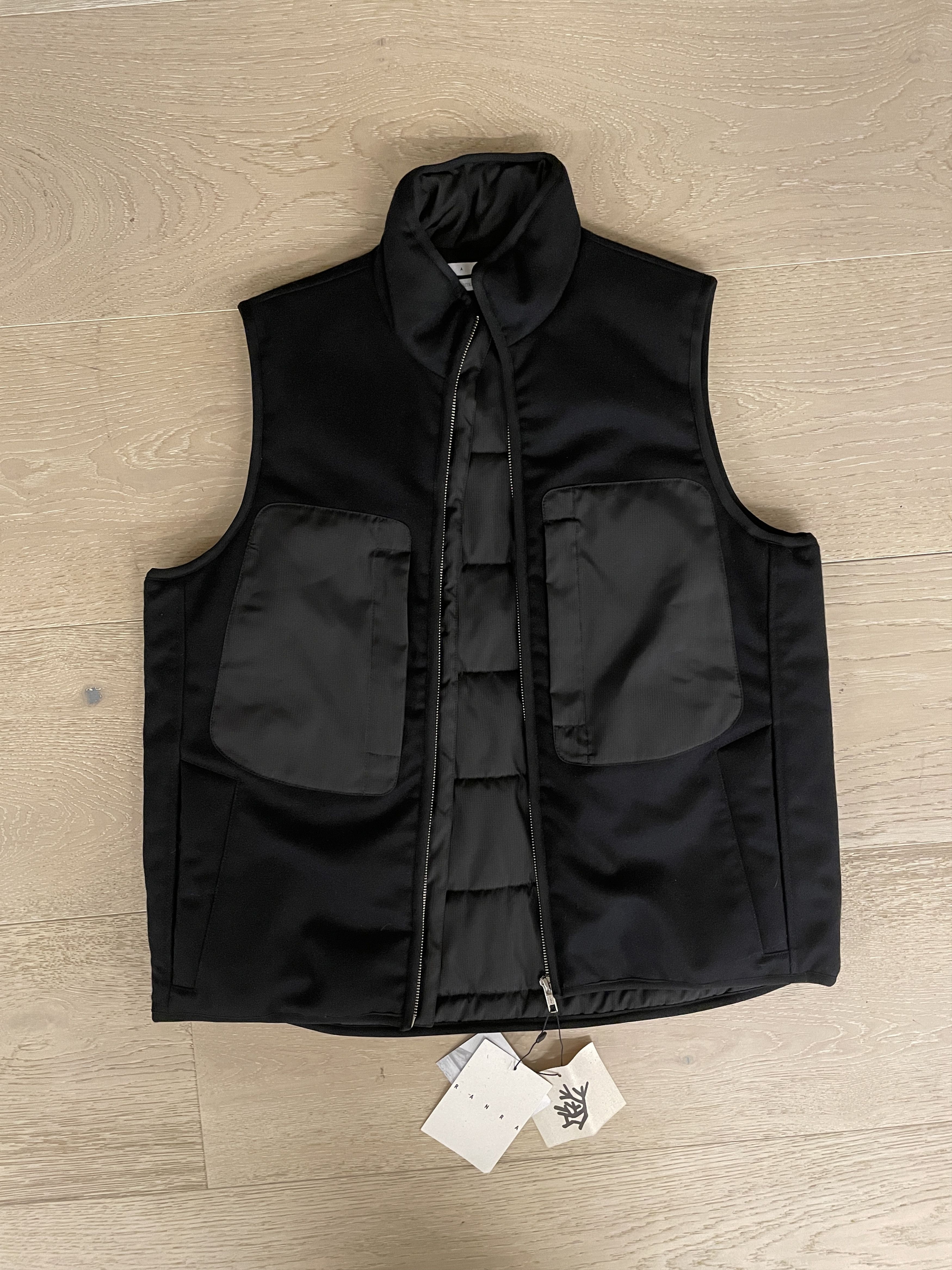 Arnar Mar Jonsson $775 Arnar Mar Jonsson / Ranra Undir Wool Vest in Black Size US M / EU 48-50 / 2 - 5 Thumbnail