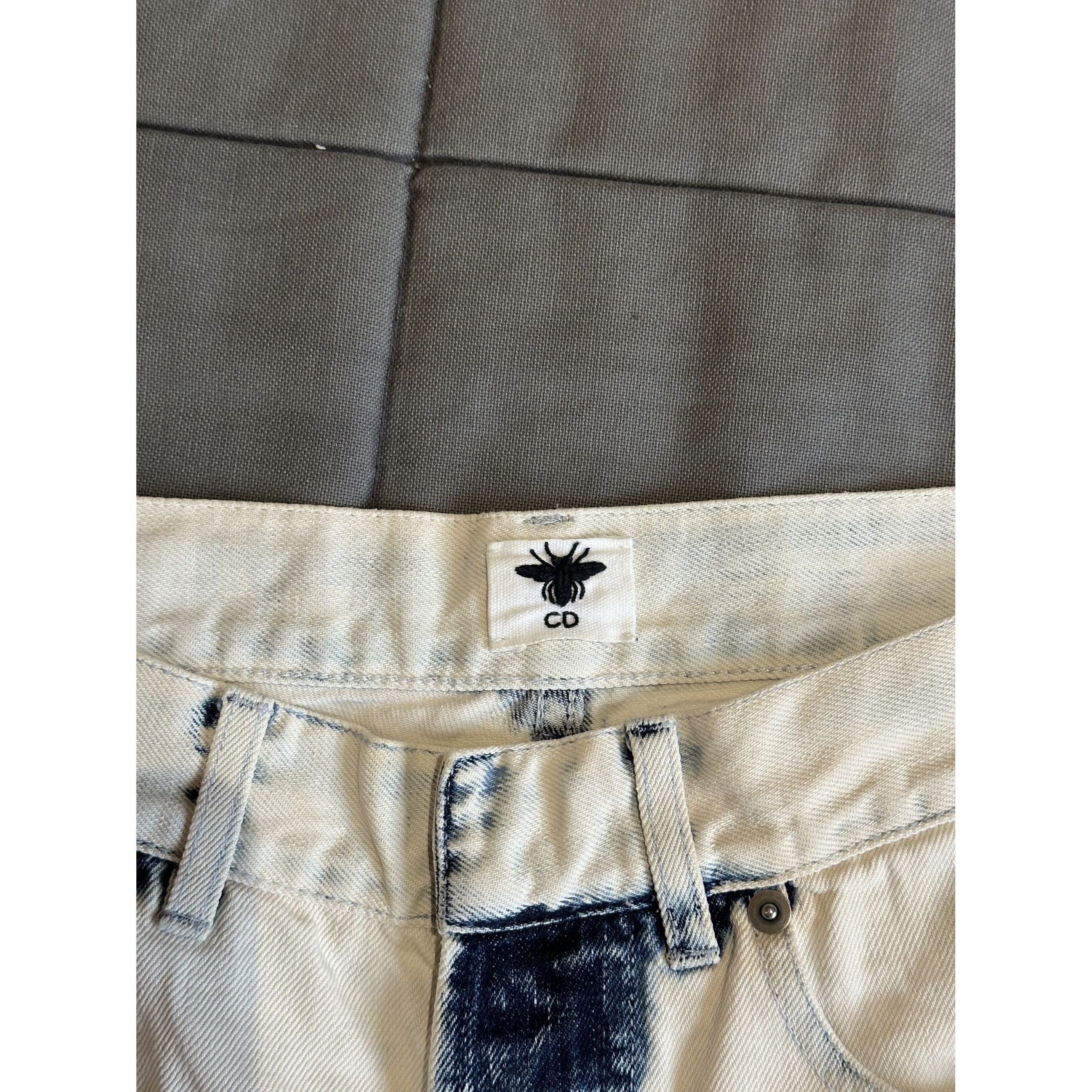 Dior Christian Dior Bleached Denim Jeans F34 Bee Logo Graphic Jea Size 34" / US 12 / IT 48 - 8 Thumbnail