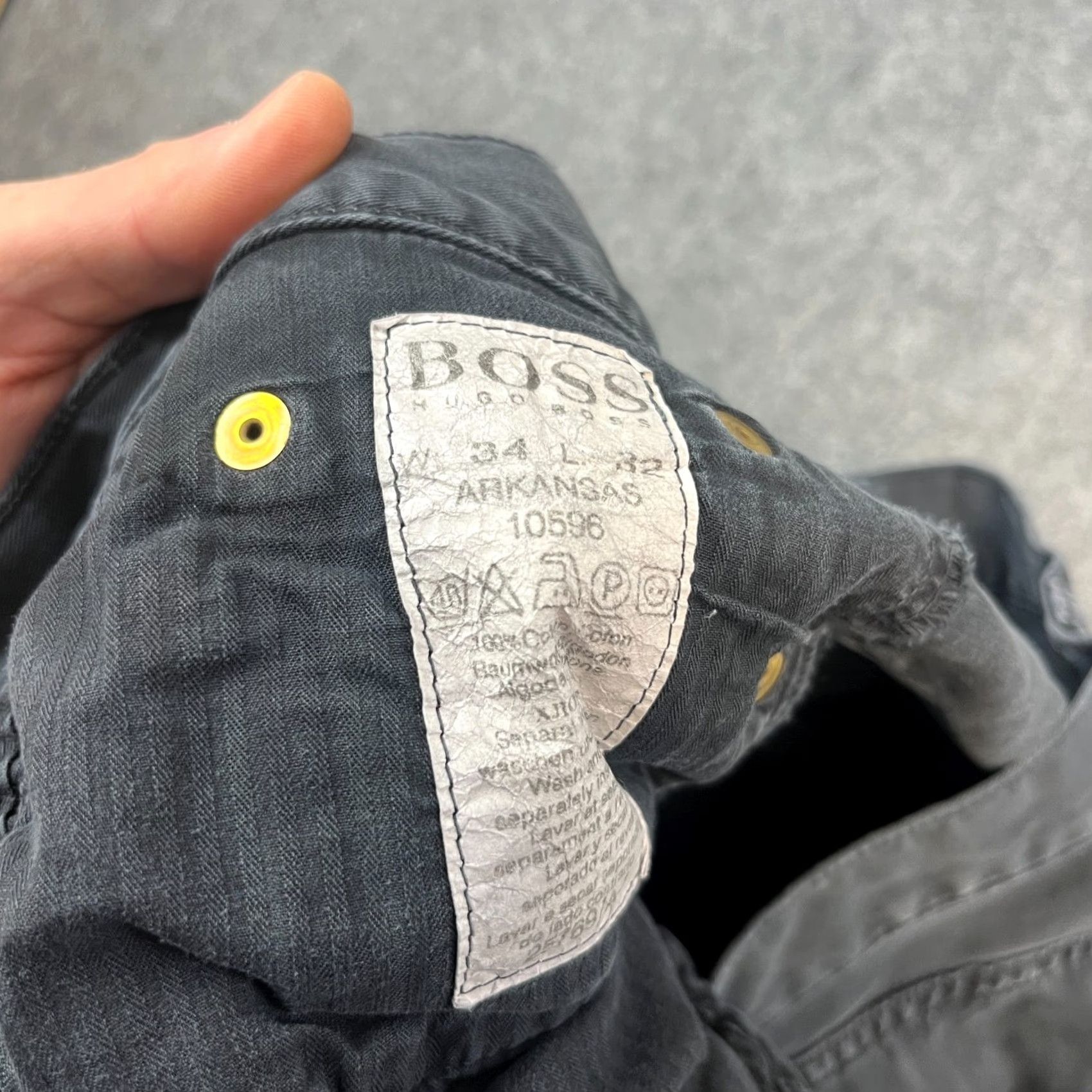 Hugo Boss VINTAGE Hugo Boss Jeans Regular Straight Mens 32 Charcoal Grey Cotton Denim 5-Pocket Brand: Hugo Boss Mens Jeans Straight 32 Charcoal Wash Grey Cotton Size US 32 / EU 48 - 7 Thumbnail