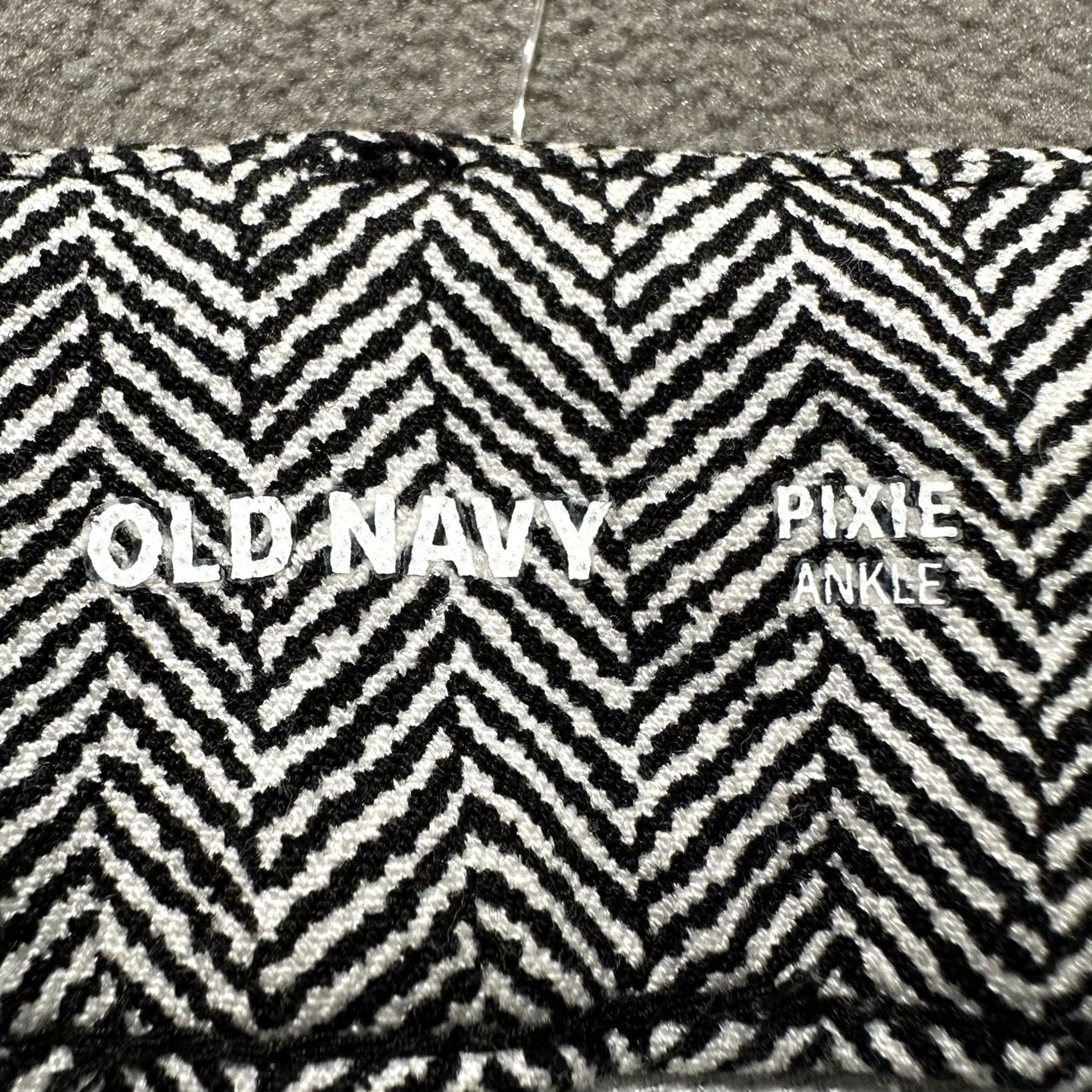 Old Navy Old Navy Pixie Ankle Pants Womens 14 Black White Houndstooth Print Heather Gray Shirt Size 36" / US 14 / IT 50 - 3 Thumbnail