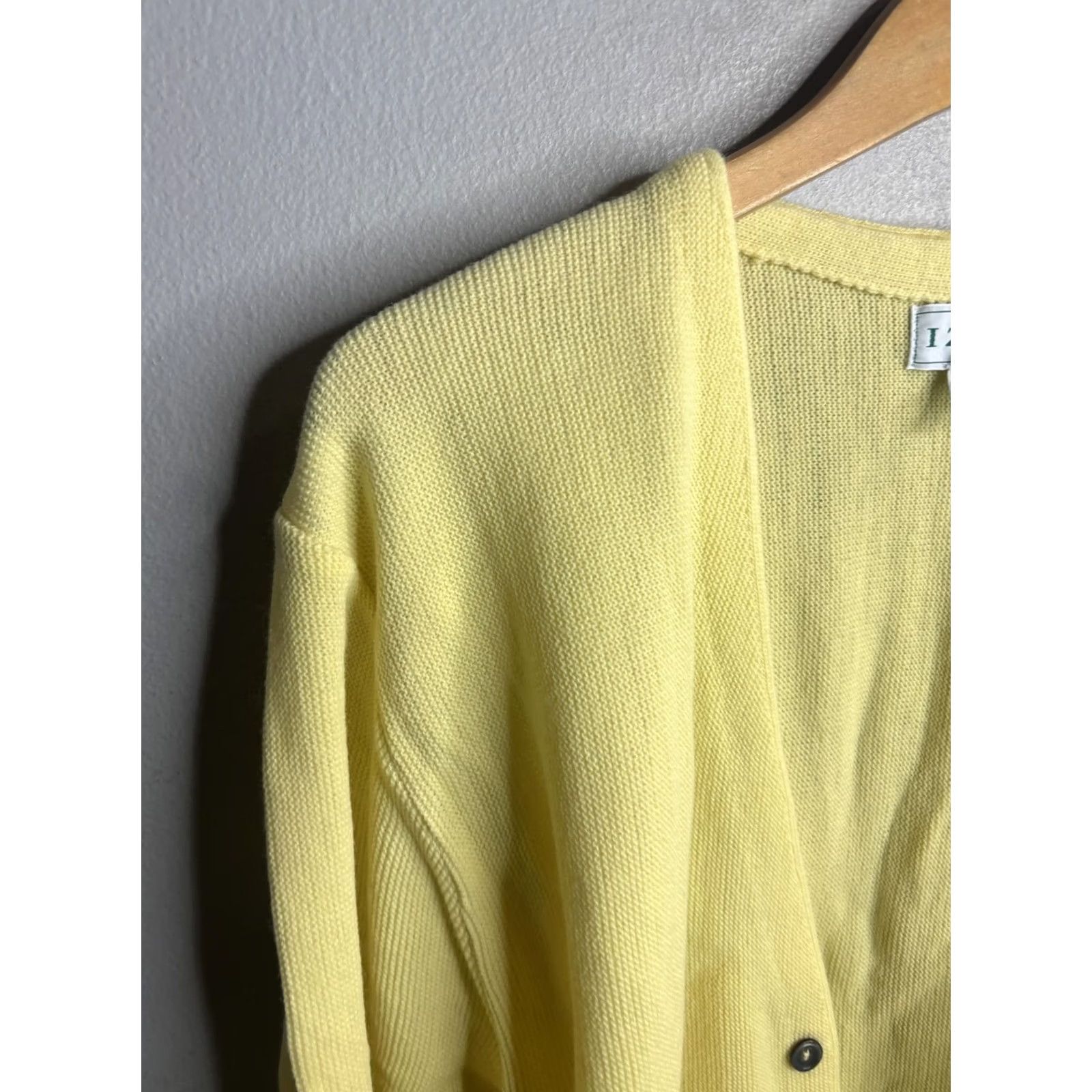 Izod VINTAGE IZOD Cardigan Sweater Mens XL Yellow V Neck Snap Button Crest Logo Preppy Size US XL / EU 56 / 4 - 2 Thumbnail